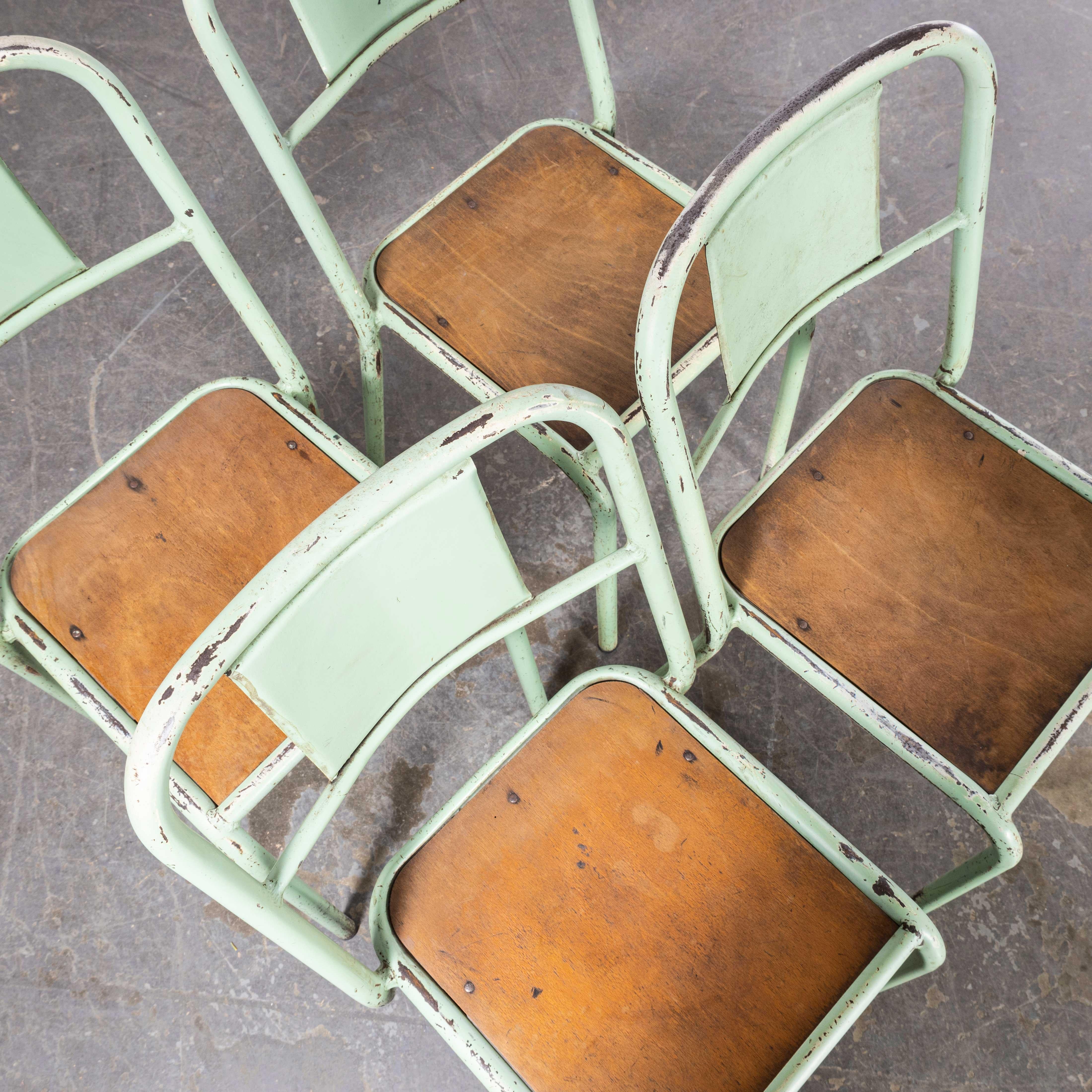 1950's Französisch Mullca Stapeln Esszimmerstühle Mint mit Holz Sitz - Set von vier (Metall) im Angebot