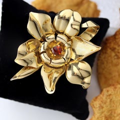 1950s French Orange Garnet Cabochon 18 Karat Yellow Gold Flower Brooch