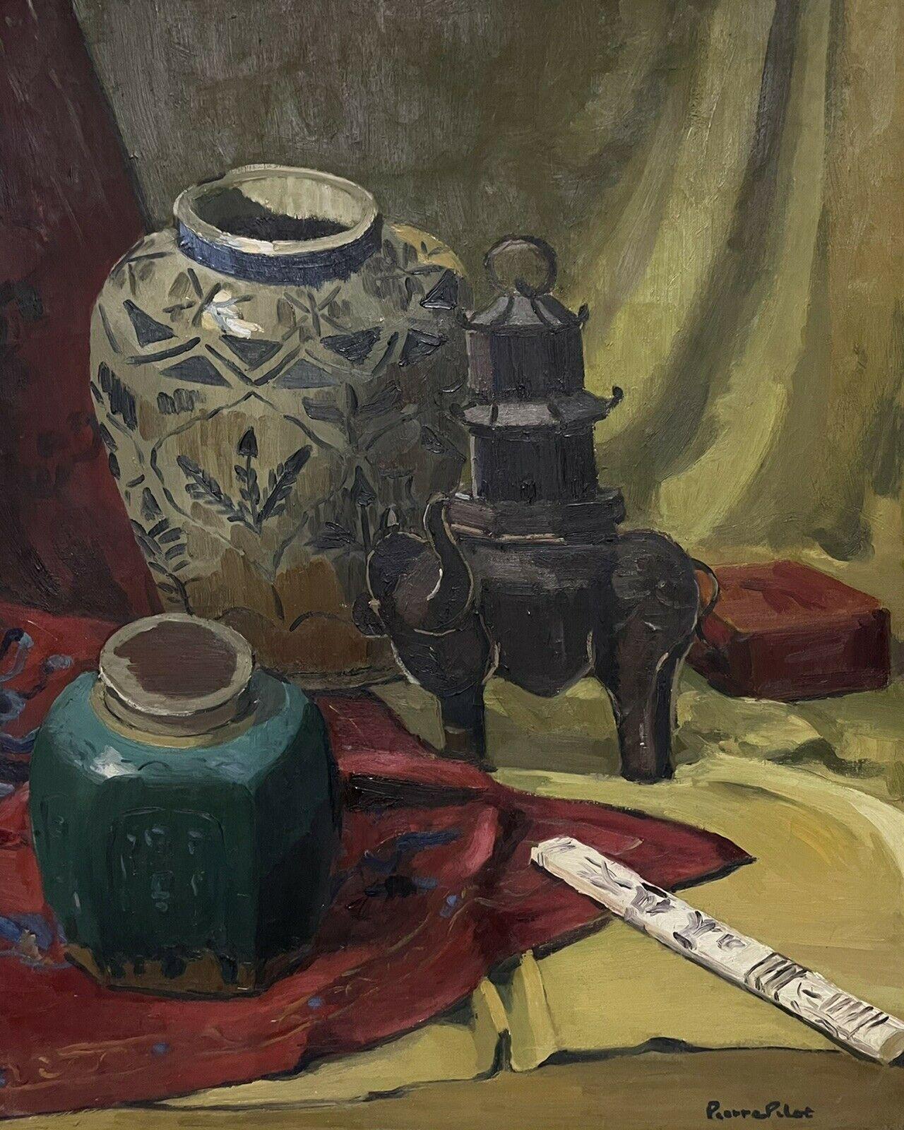 Nature morte française du milieu du XXe siècle, vases et objets orientaux, huile signée - Moderne Painting par 1950's French