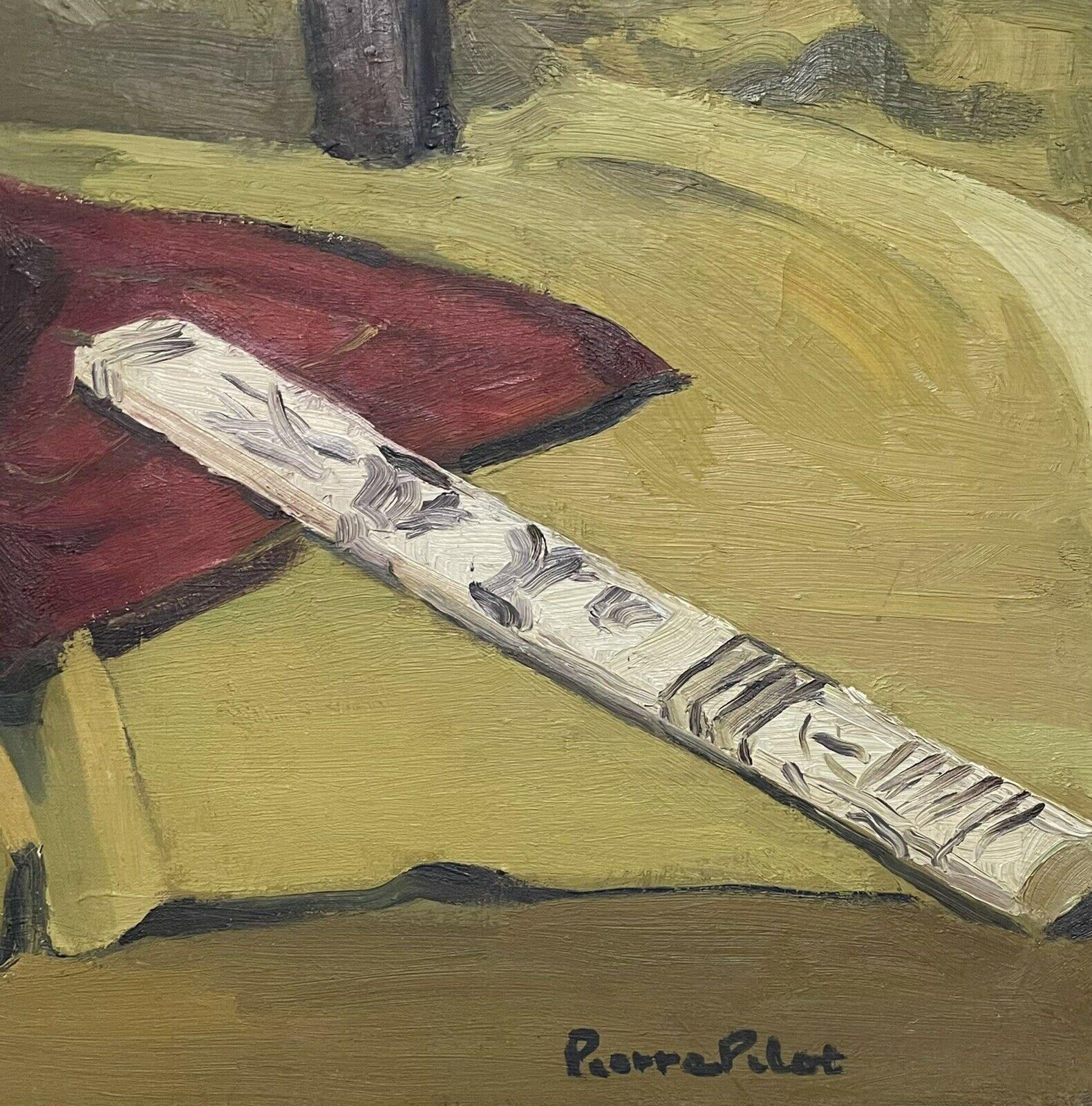 Nature morte française du milieu du XXe siècle, vases et objets orientaux, huile signée - Gris Still-Life Painting par 1950's French