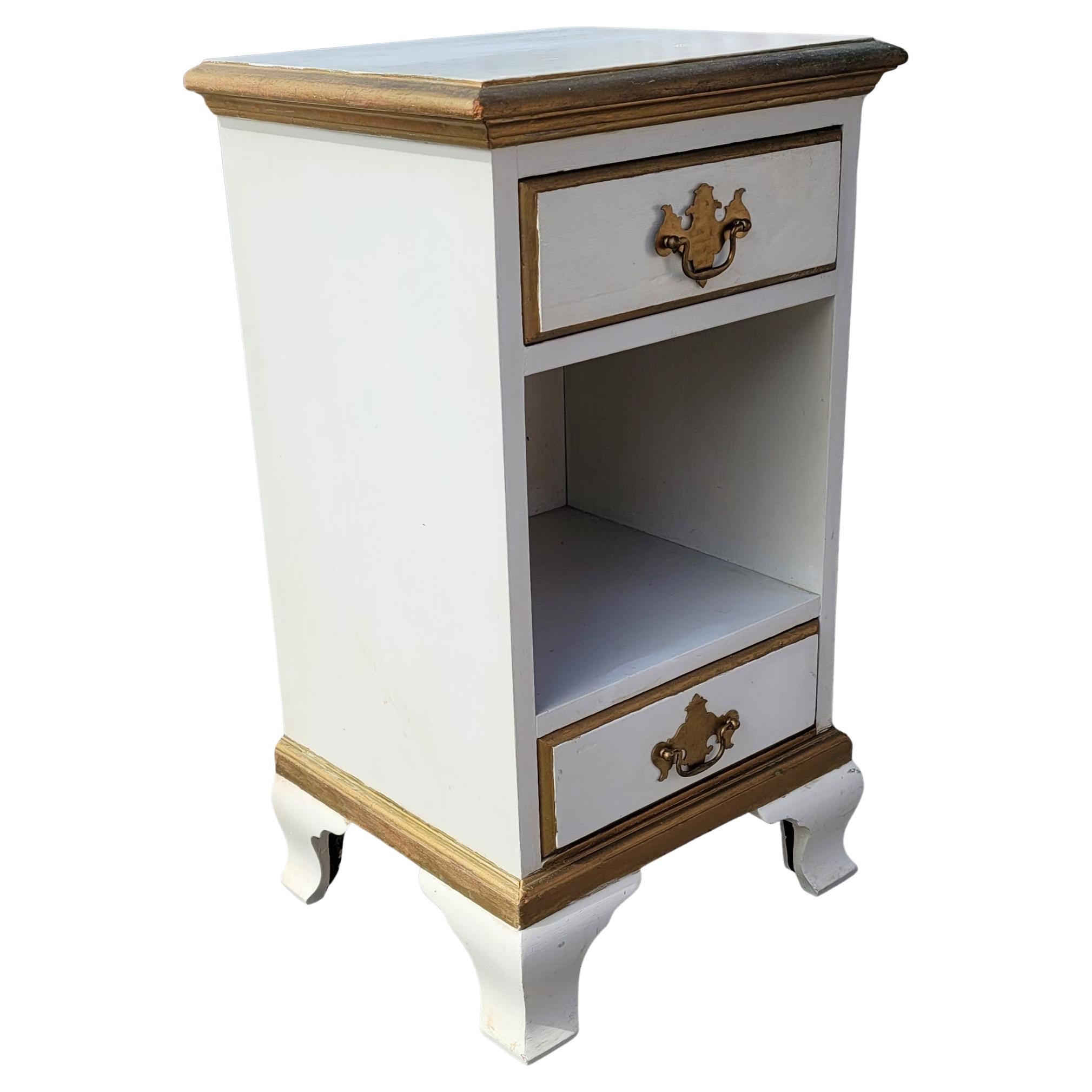 A 1950s French Provincial painted and gilded nightstand or bedside table in good condition. 
Antique white color painted with giltwood trims. Measure 16