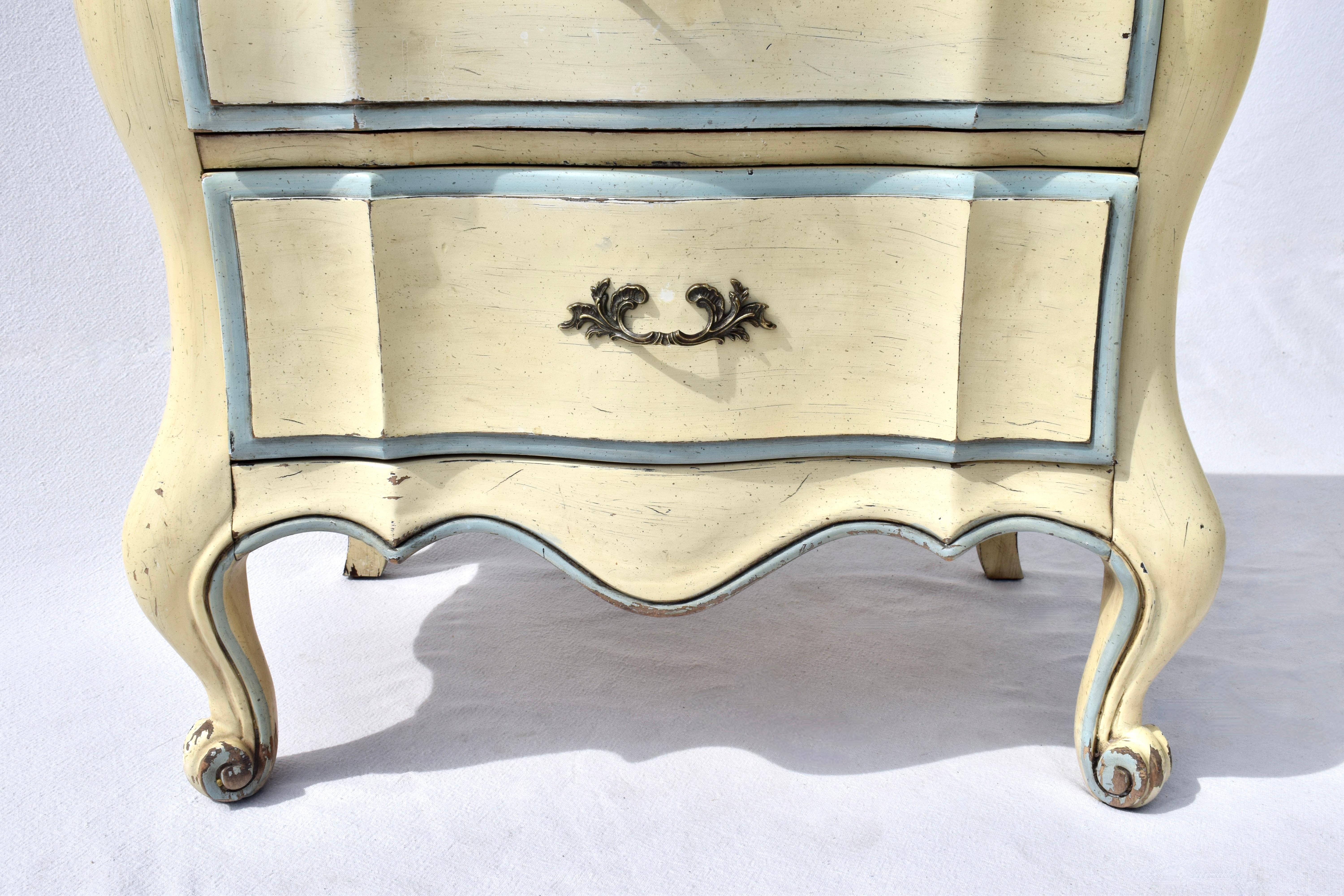1950's French Provincial Bombe Style Painted Nightstands In Good Condition In Southampton, NJ