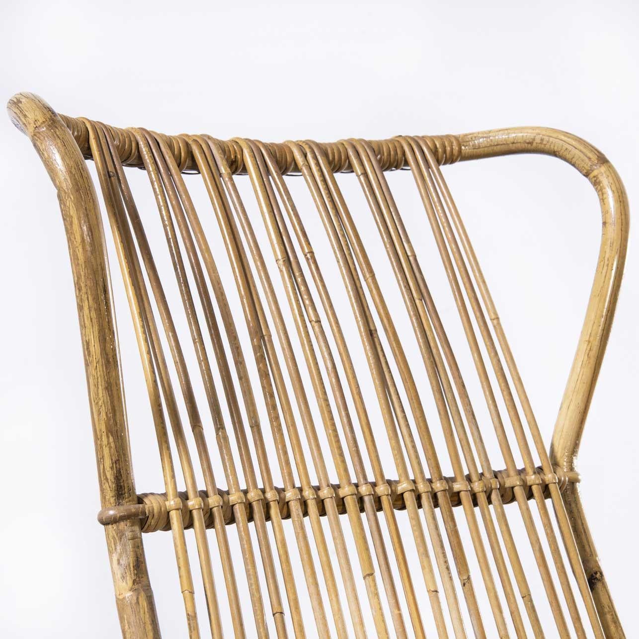 Chaise à bascule en rotin français des années 1950, accoudoirs en forme de cerceau en vente 2