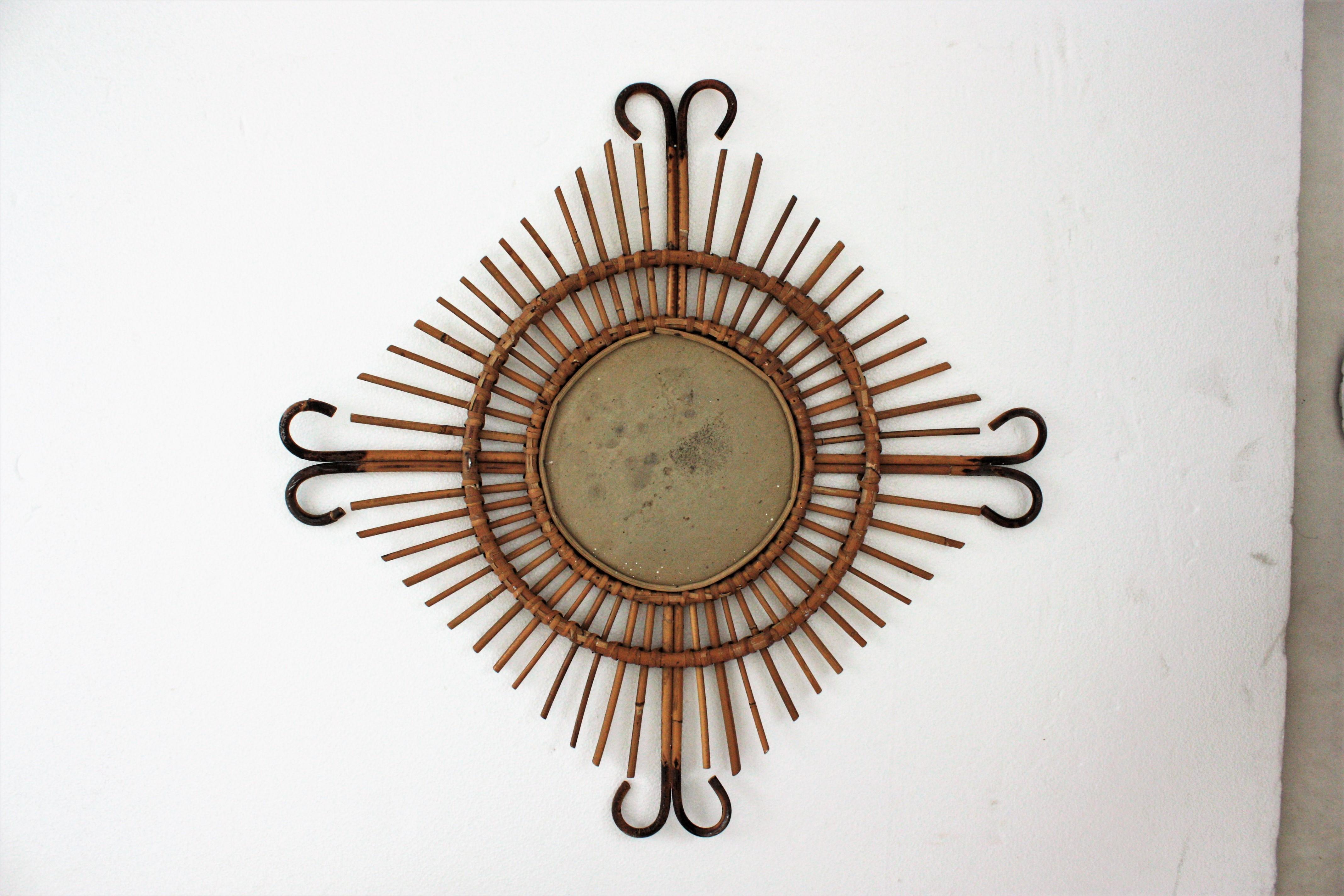 Miroir en rotin de la Côte d'Azur des années 1950, en forme de soleil et d'étoile en vente 2