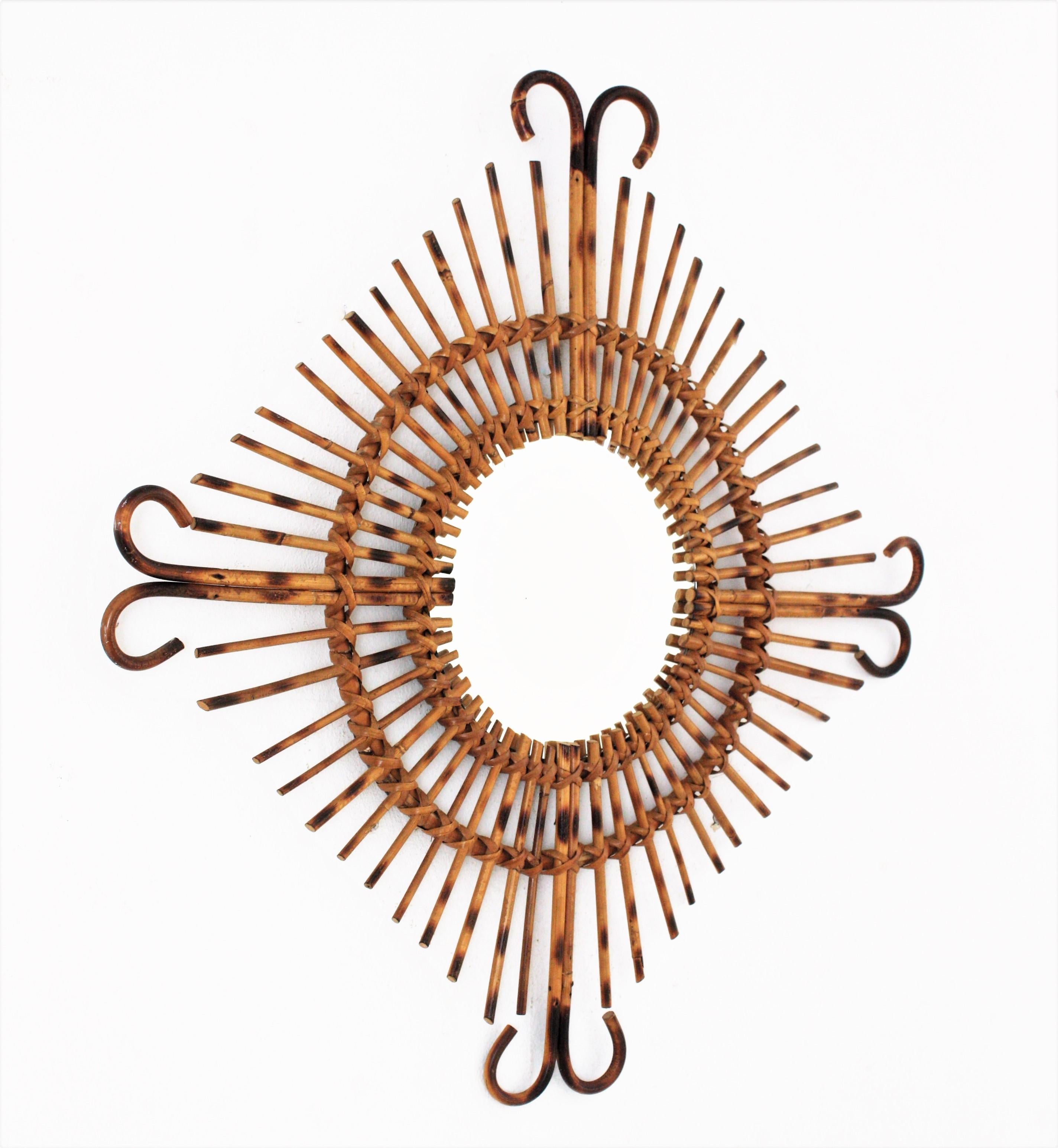 Mid-Century Modern Miroir en rotin de la Côte d'Azur des années 1950, en forme de soleil et d'étoile en vente