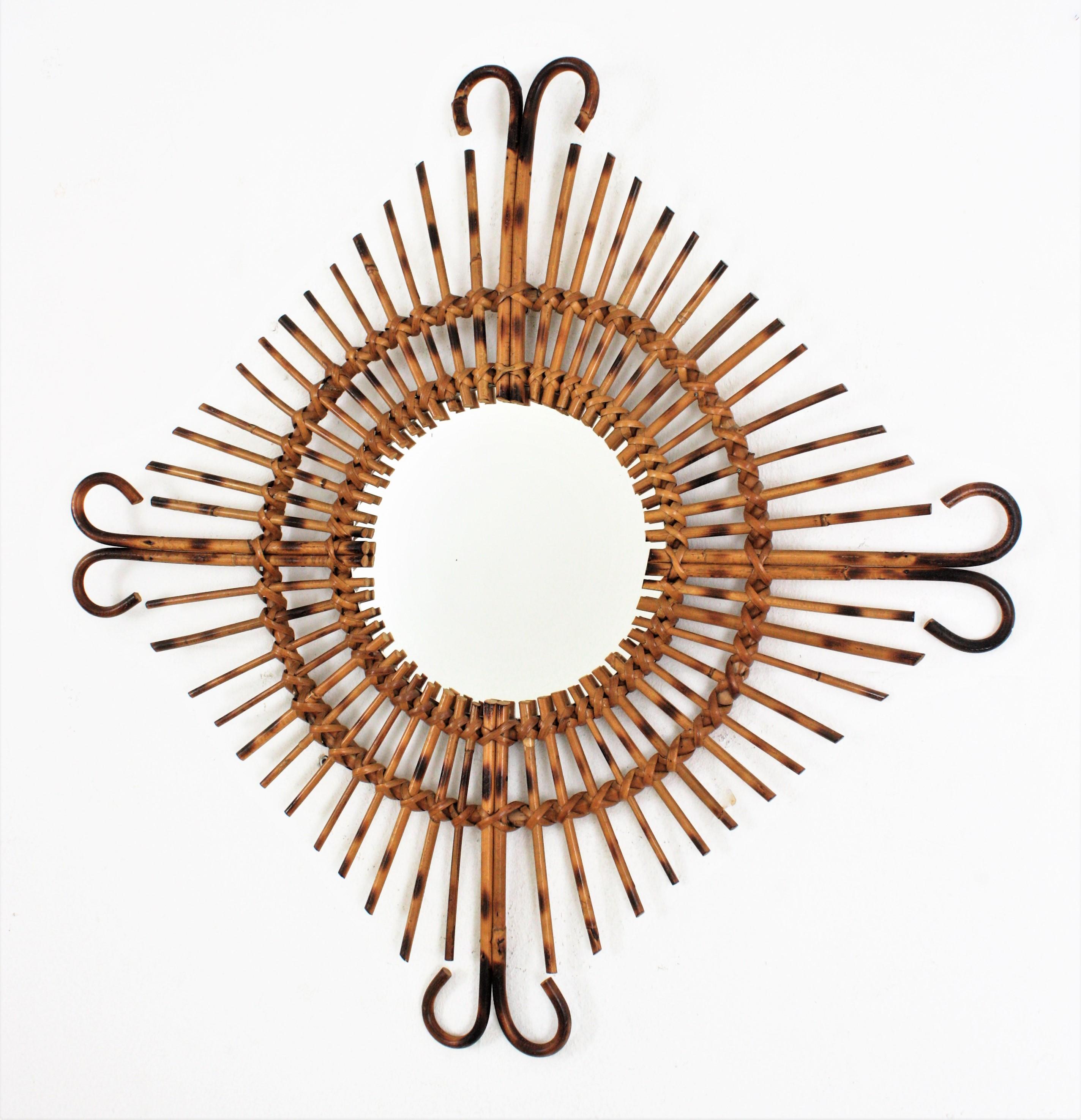 Miroir en rotin de la Côte d'Azur des années 1950, en forme de soleil et d'étoile en vente 1