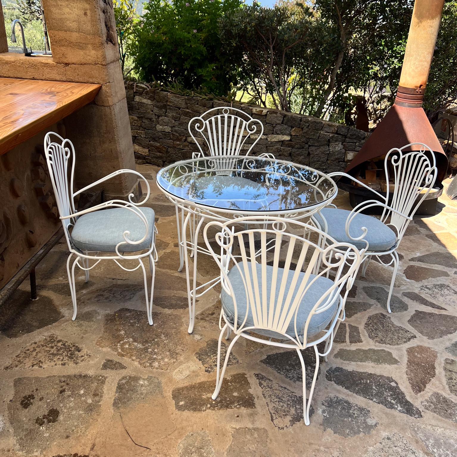 1950s French Sculptural Wrought Iron Patio Dining Set Restored In Good Condition For Sale In Chula Vista, CA