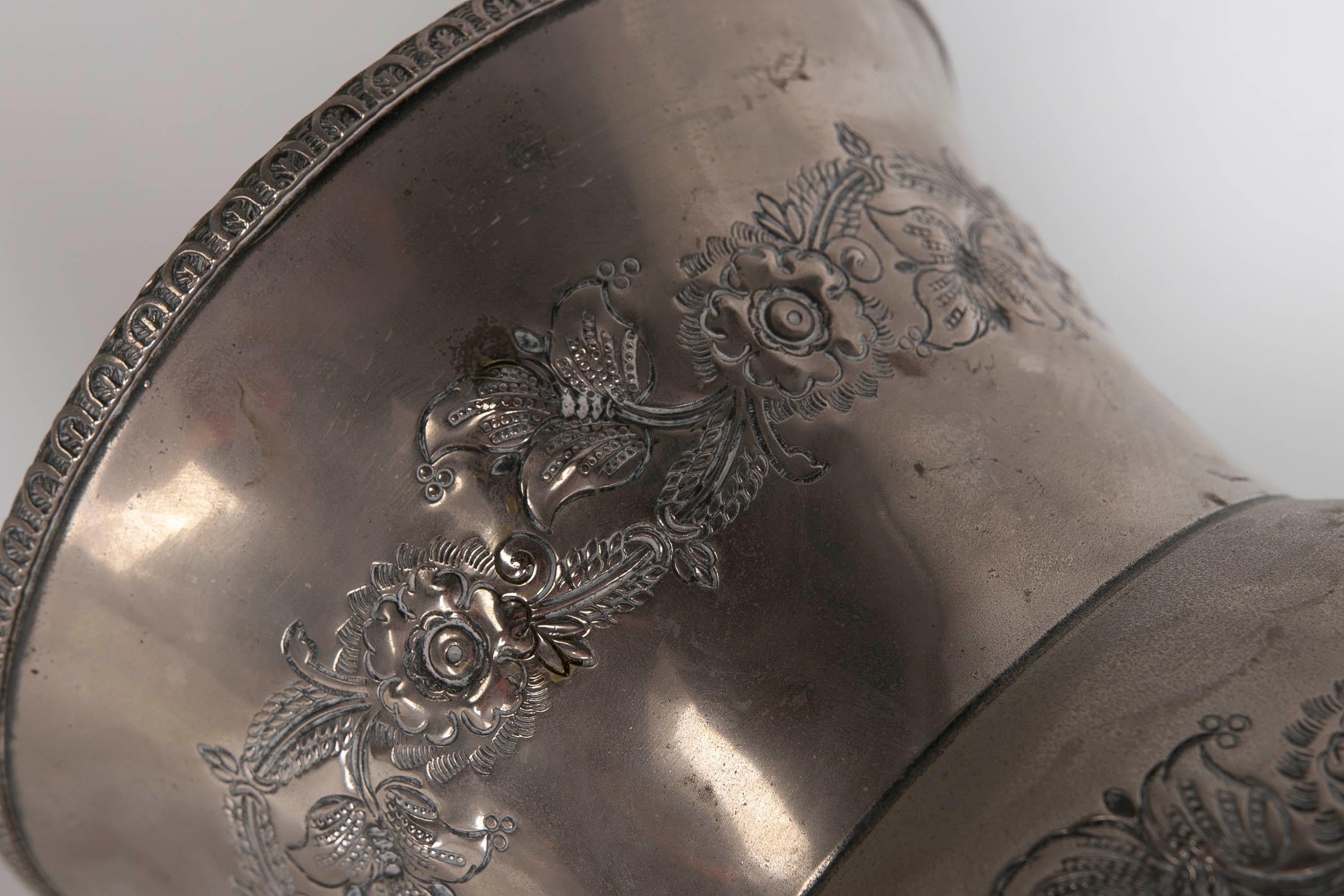 1950s French Silver Plated Metal Vase with Lettering, with Flower Decoration For Sale 5