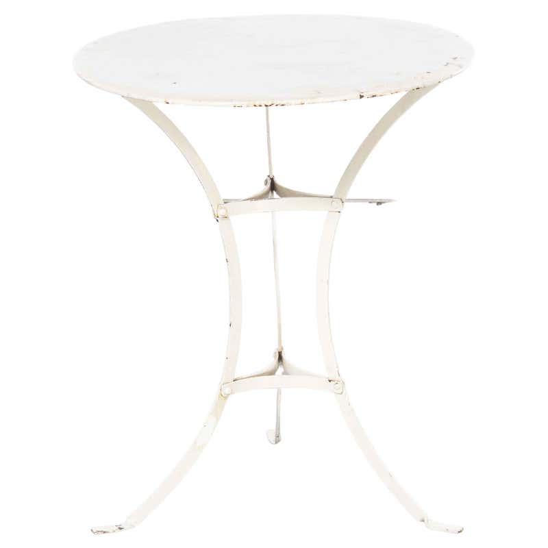 Midcentury Round White Metal Patio Table For Sale at 1stDibs