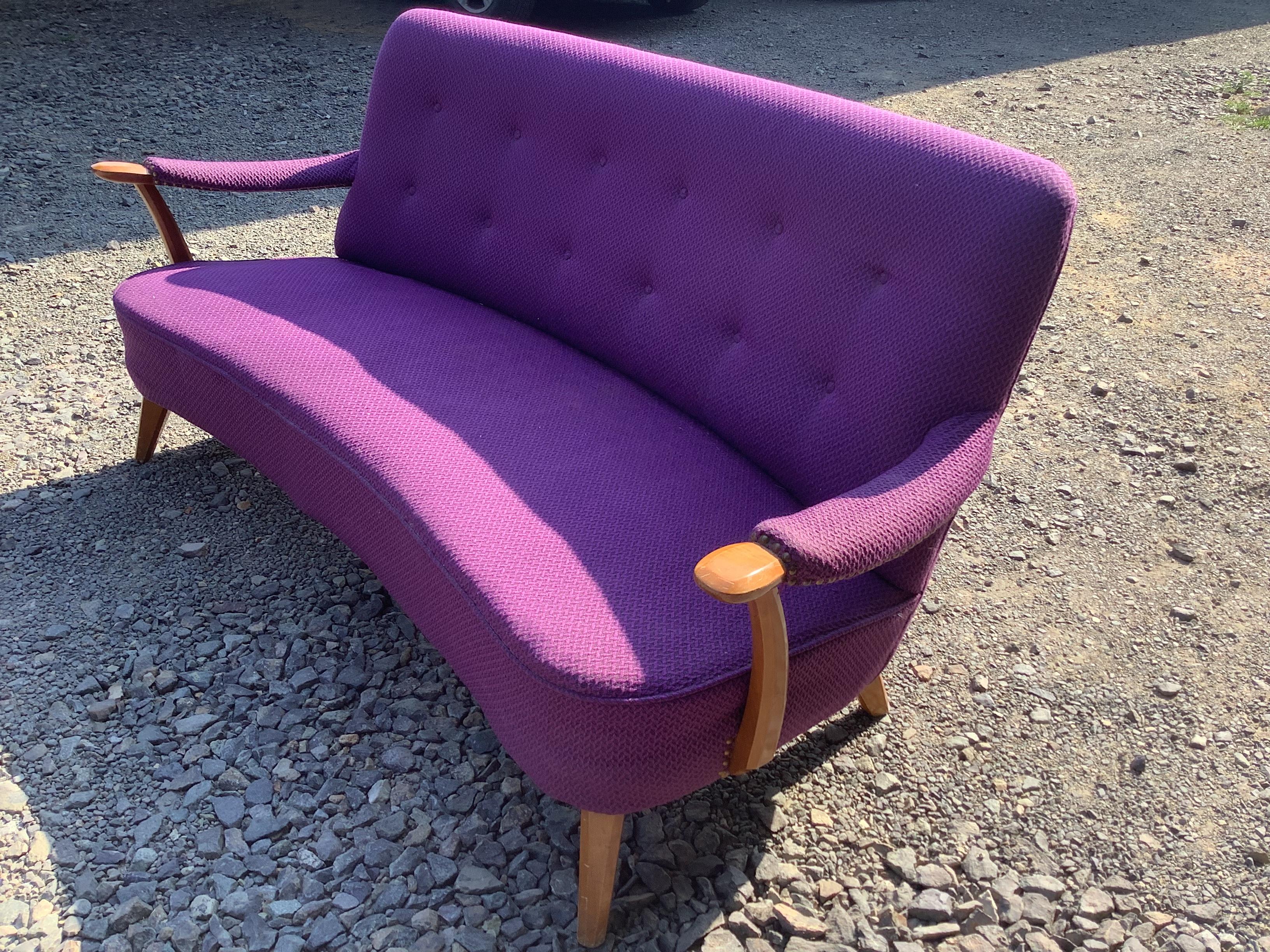 1950’s French Sofa In Good Condition For Sale In London, Lambeth