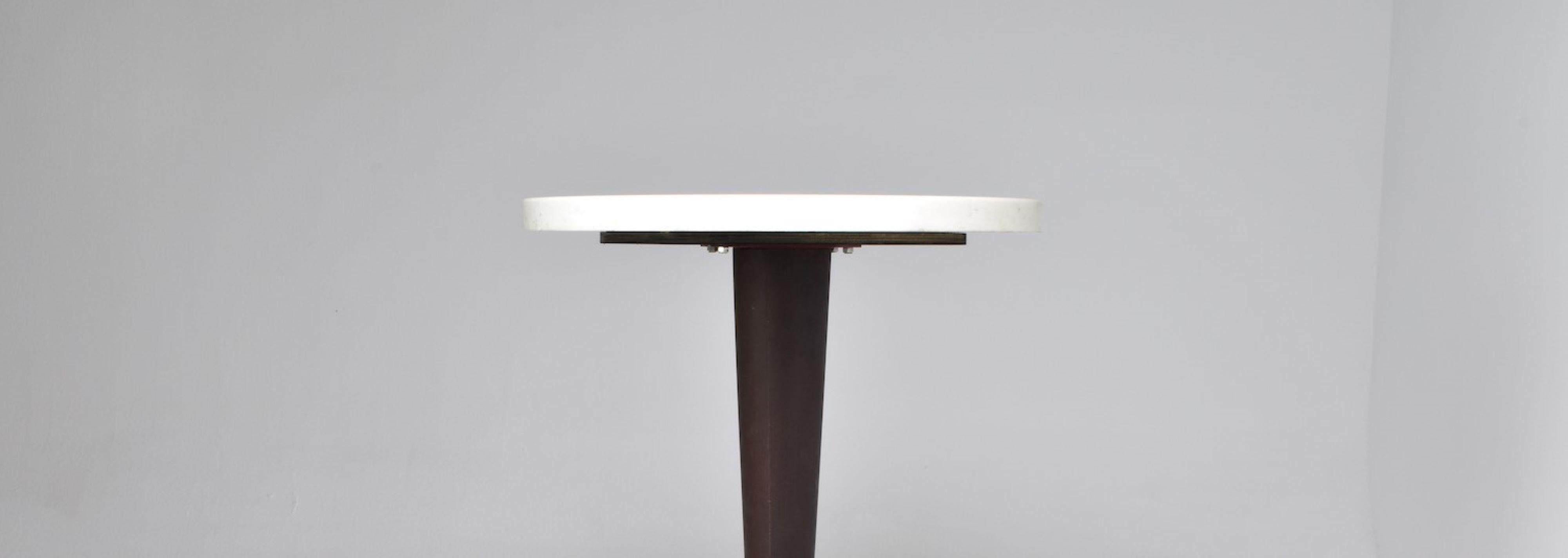 Table française des années 1950 en acier inoxydable et marbre Bon état - En vente à Paris, FR