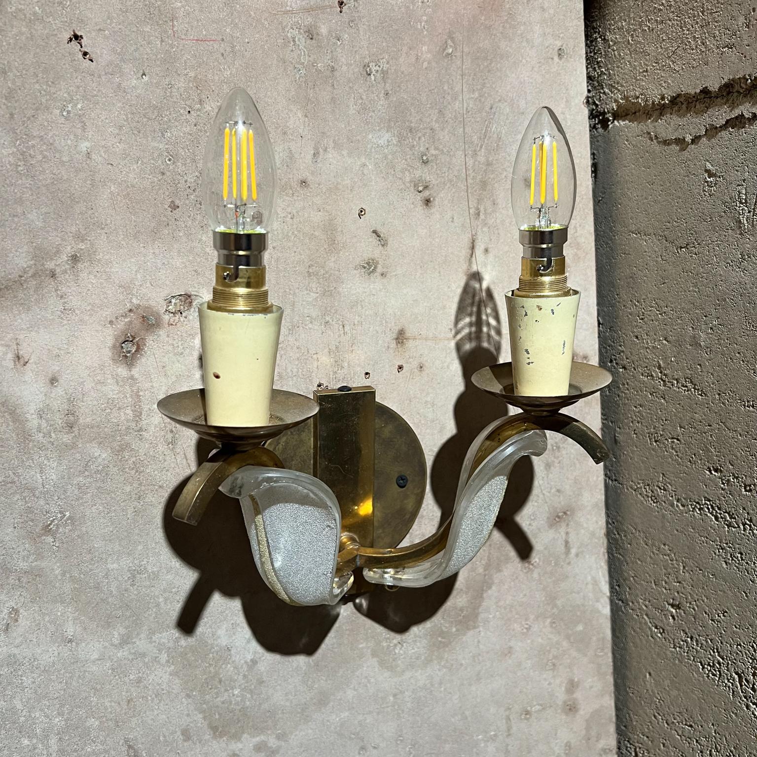 1950s French Red Star Floral Sconces Brass and Art Glass  In Good Condition For Sale In Chula Vista, CA