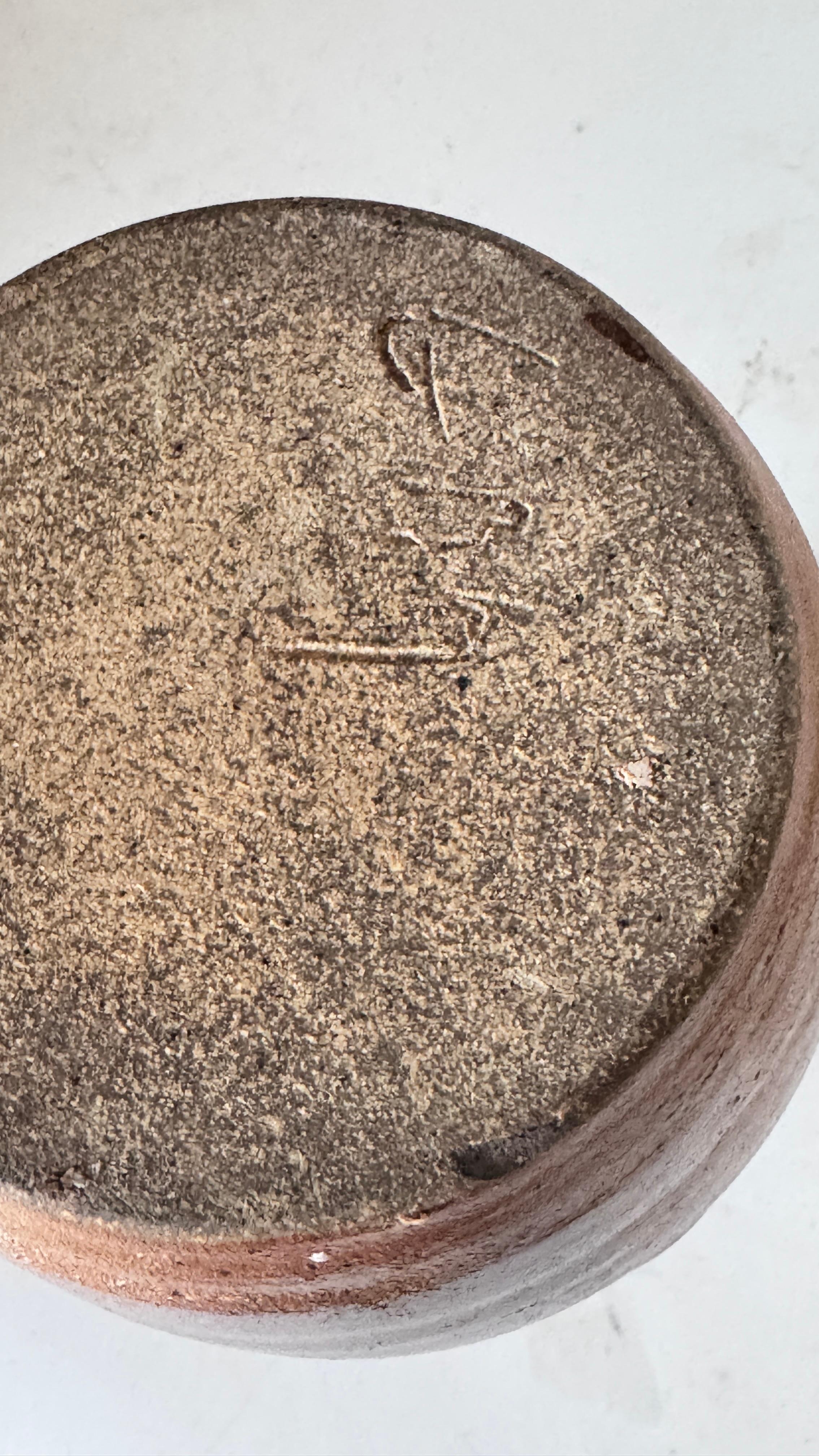 1950s French Stoneware Pitcher – Handcrafted Studio Piece with Strong Character im Angebot 3