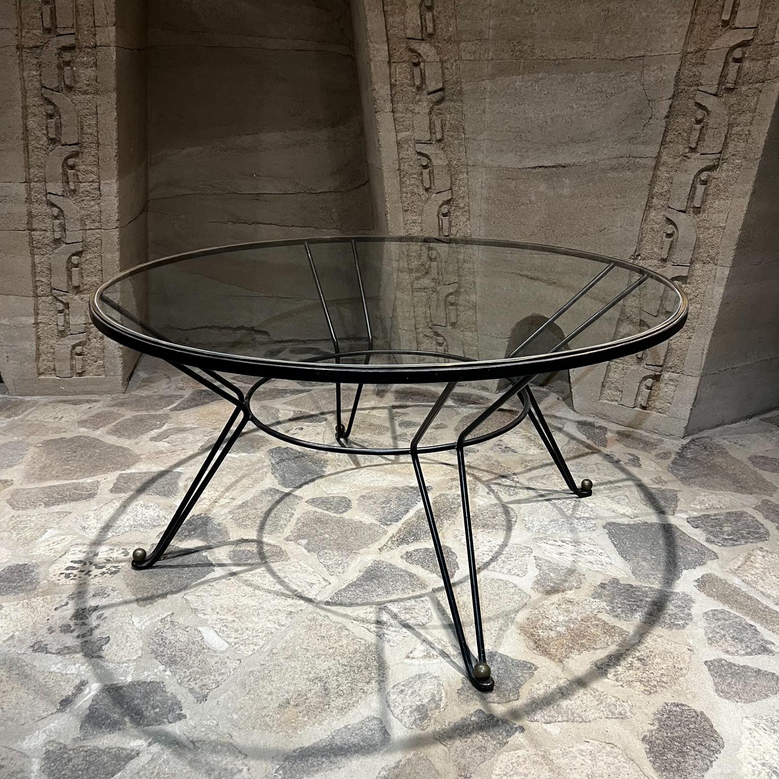 1950er Jahre Französisch inspiriert Bronze Eisen Esstisch Set sechs Stühle Arturo Pani  (Moderne der Mitte des Jahrhunderts) im Angebot