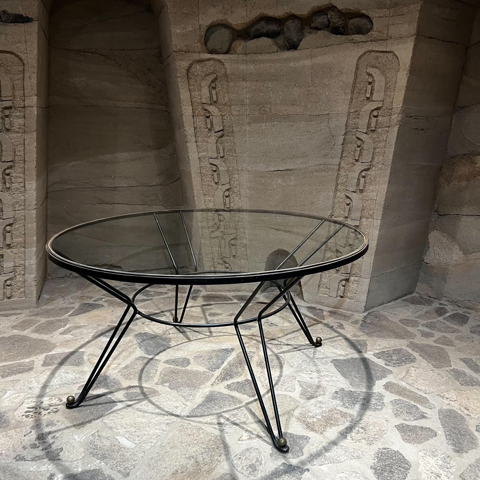 1950er Jahre Französisch inspiriert Bronze Eisen Esstisch Set sechs Stühle Arturo Pani  im Zustand „Gut“ im Angebot in Chula Vista, CA