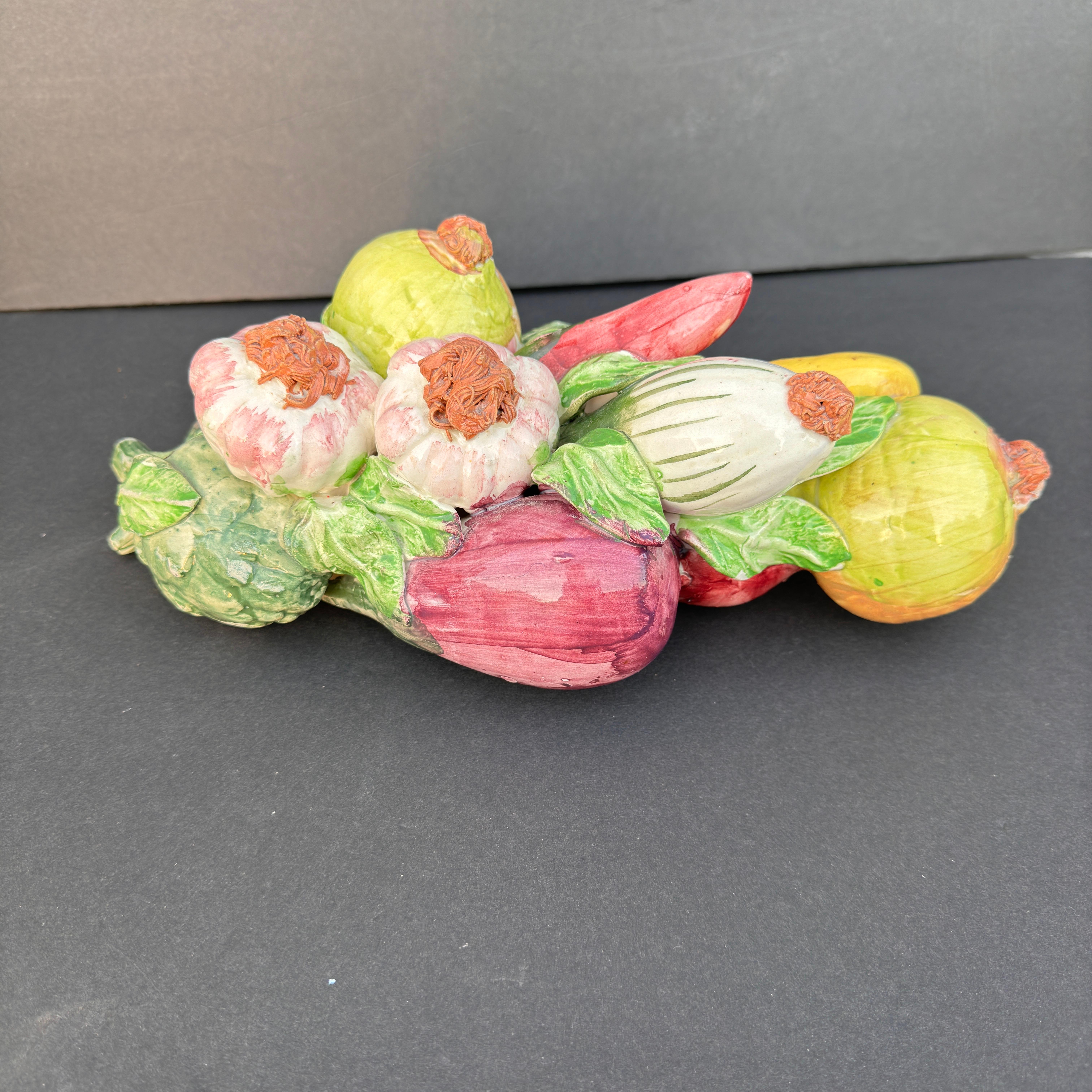 Topiario vegetal o centro de mesa de mayólica de estilo francés de los años 50 en Bueno estado para la venta en Cordova, SC