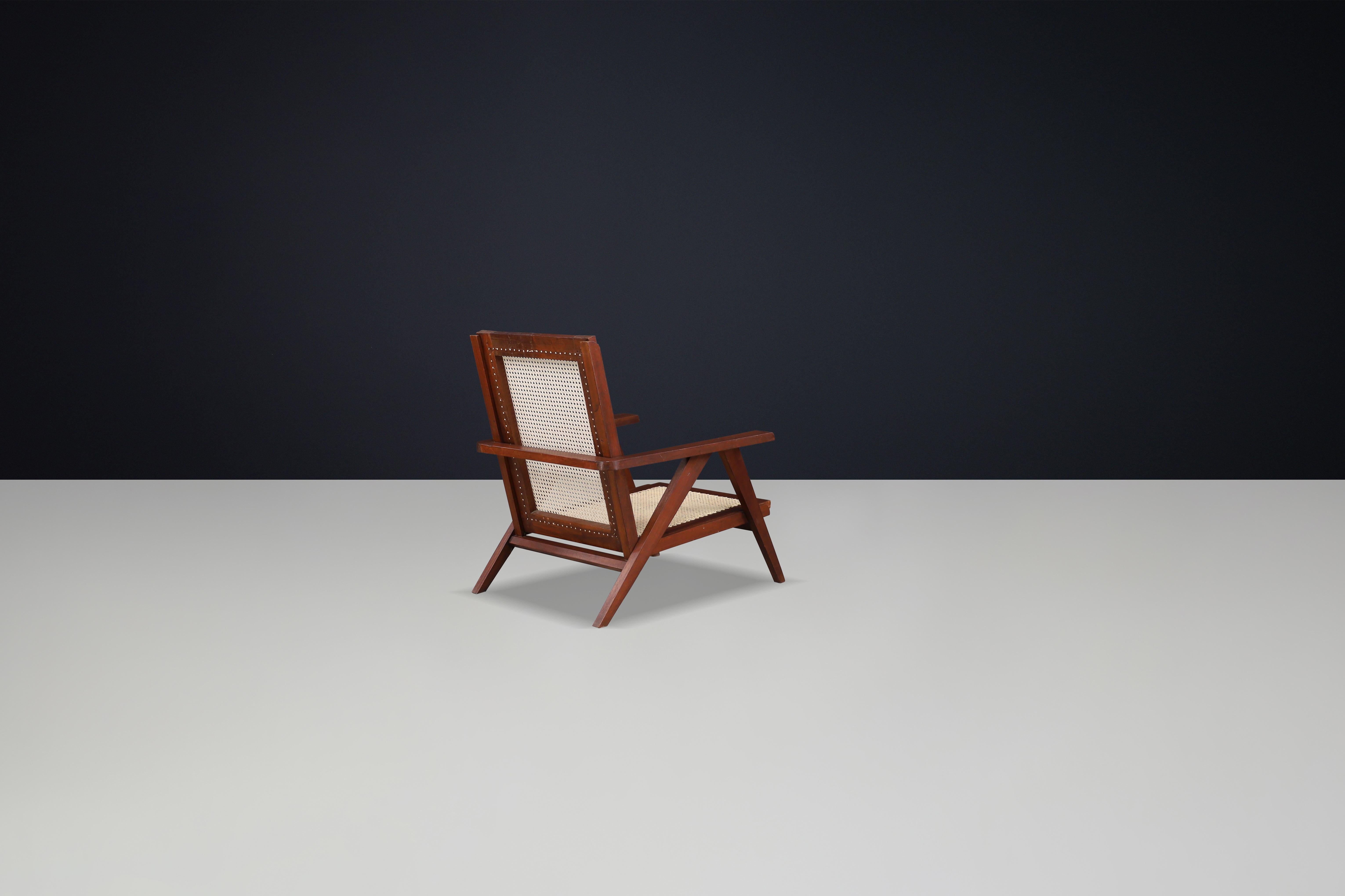 Poltrone francesi in teak e canna degli anni '50 - Icone della modernità di metà secolo in vendita 4