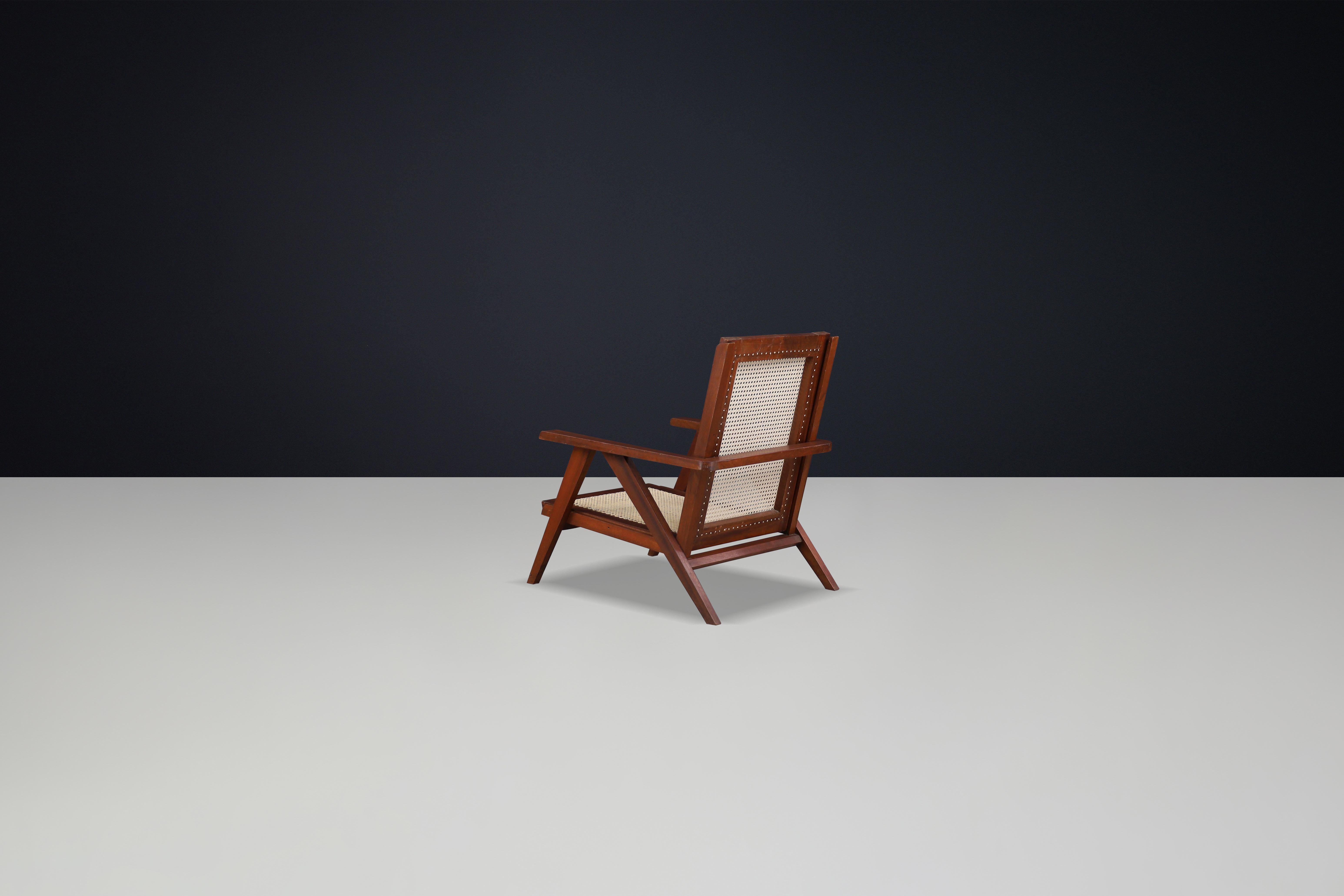 Poltrone francesi in teak e canna degli anni '50 - Icone della modernità di metà secolo in vendita 7