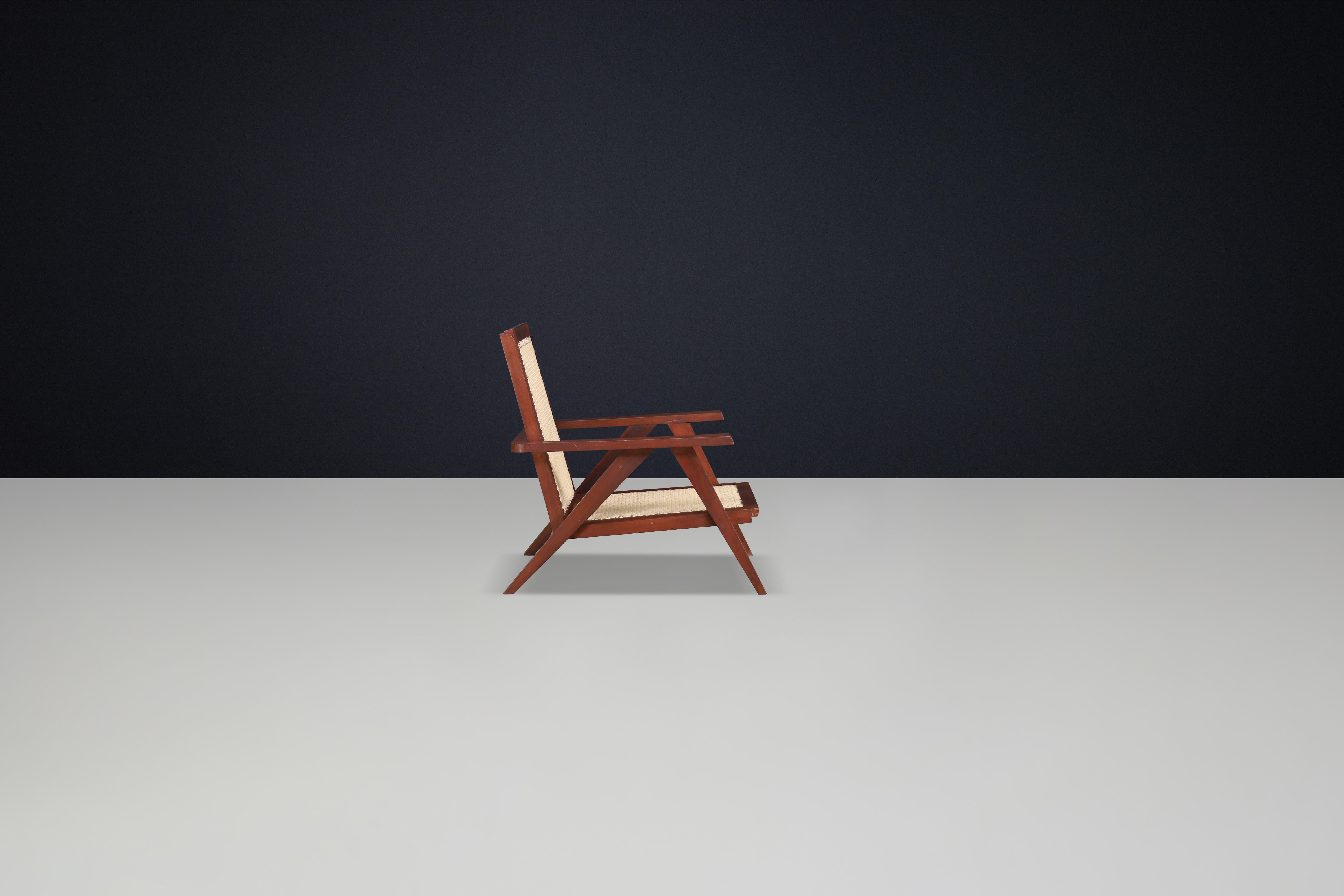 Poltrone francesi in teak e canna degli anni '50 - Icone della modernità di metà secolo in vendita 2