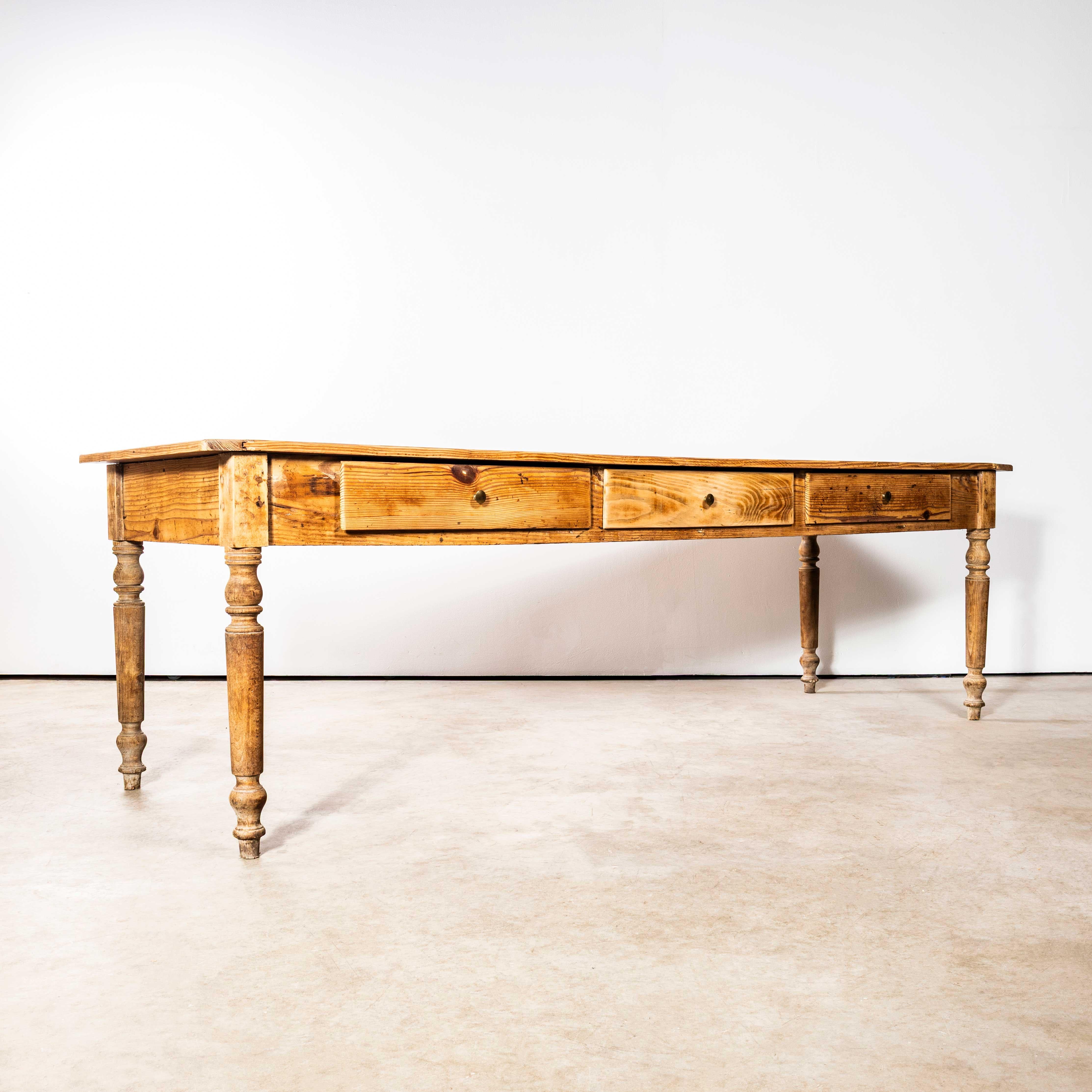 Milieu du XXe siècle Table de salle à manger rectangulaire à trois tiroirs d'origine française des années 1950 en vente