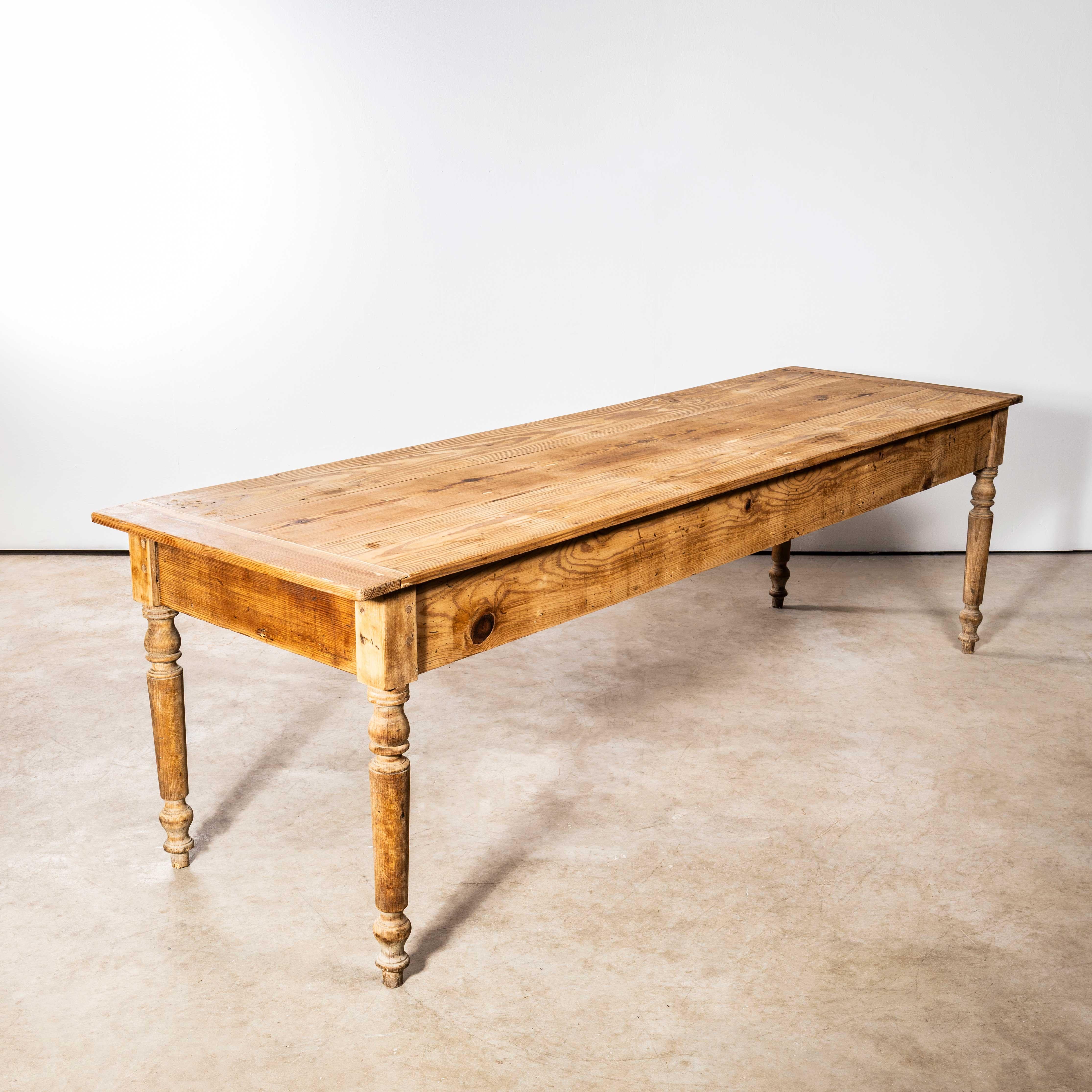 Table de salle à manger rectangulaire à trois tiroirs d'origine française des années 1950 en vente 2