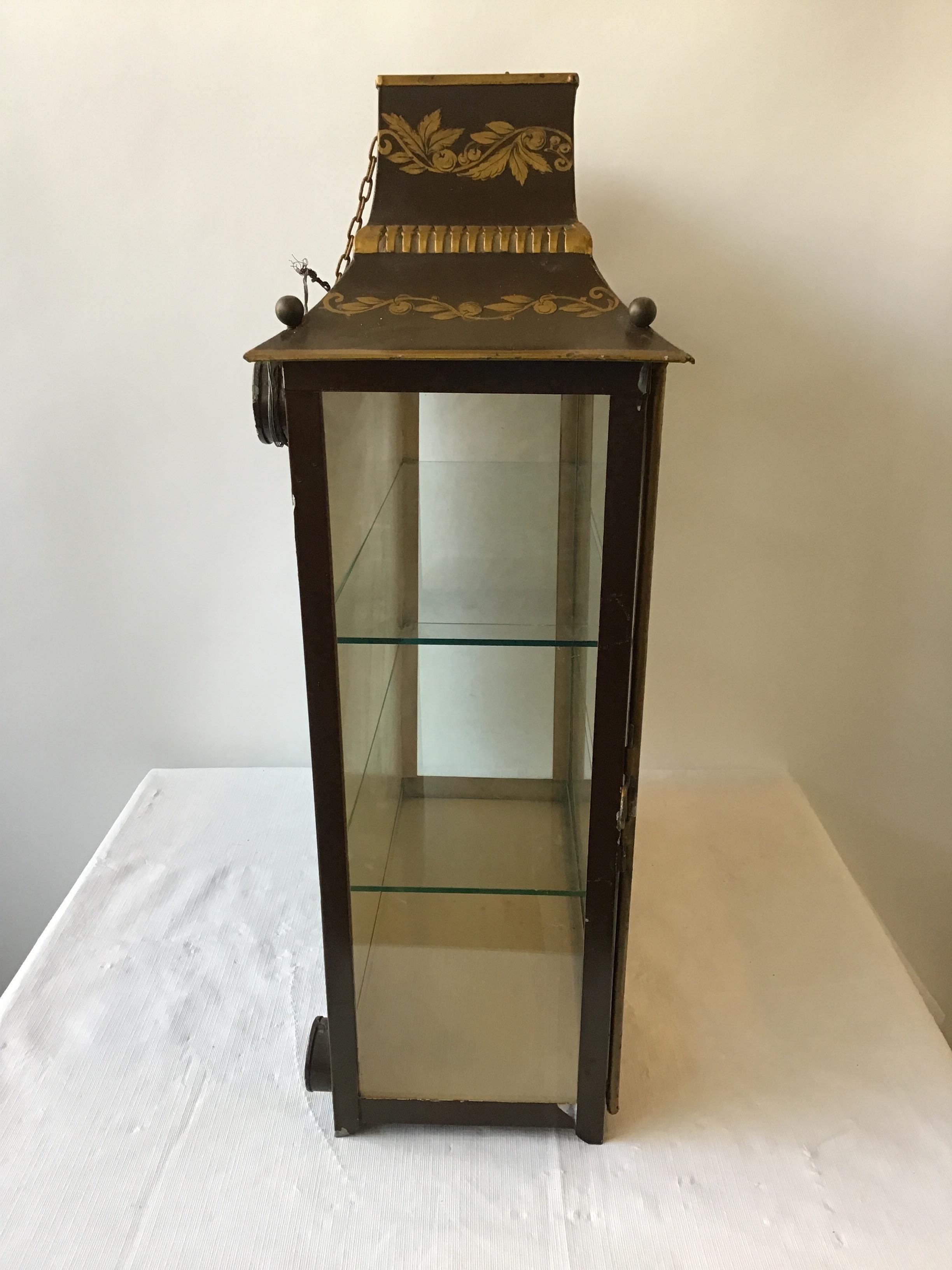 1950s French Tole Hanging Display Cabinet In Good Condition In Tarrytown, NY