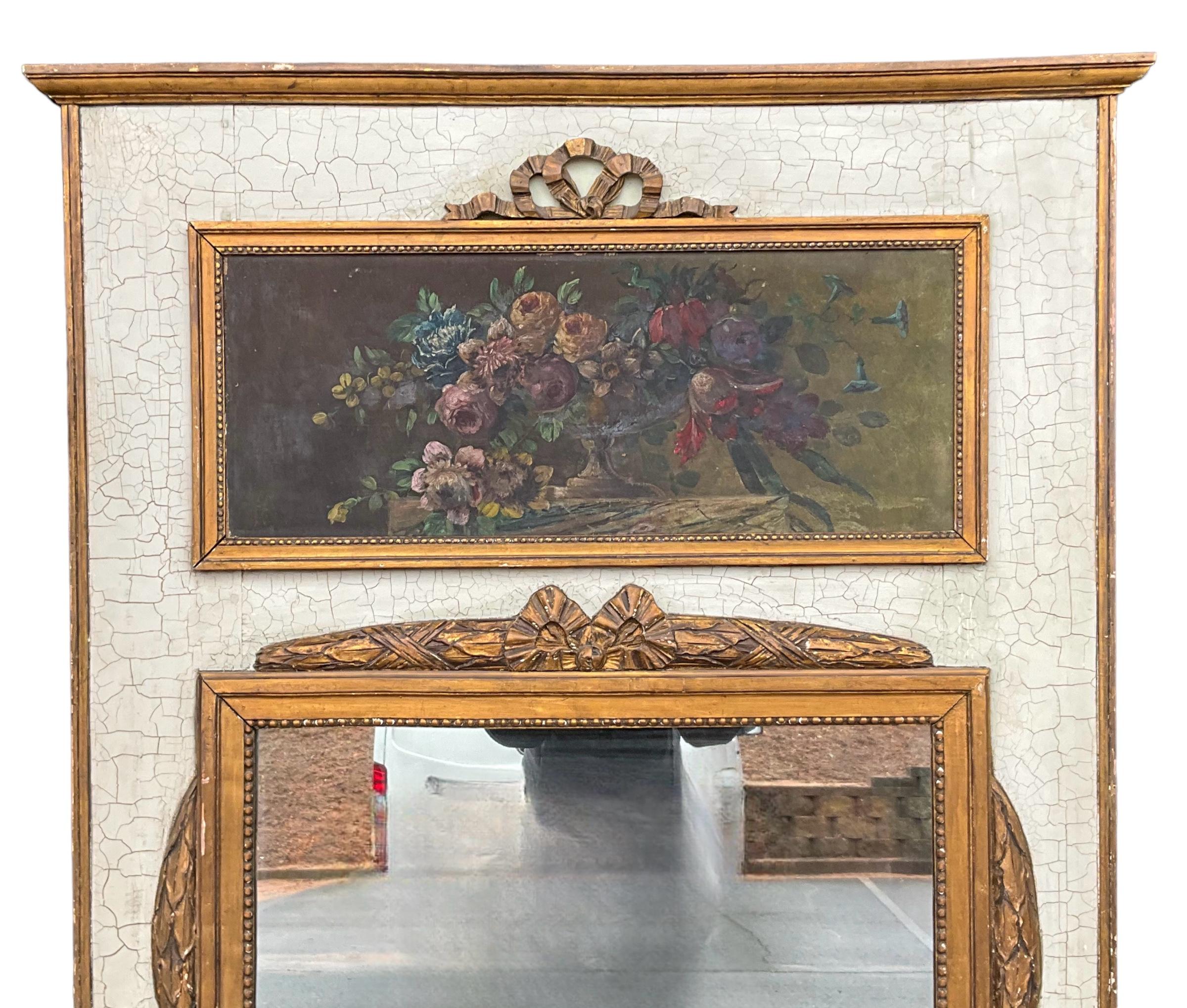 20ième siècle Miroir Trumeau des années 1950 avec peinture florale à l'huile sur toile et accents en bois doré en vente