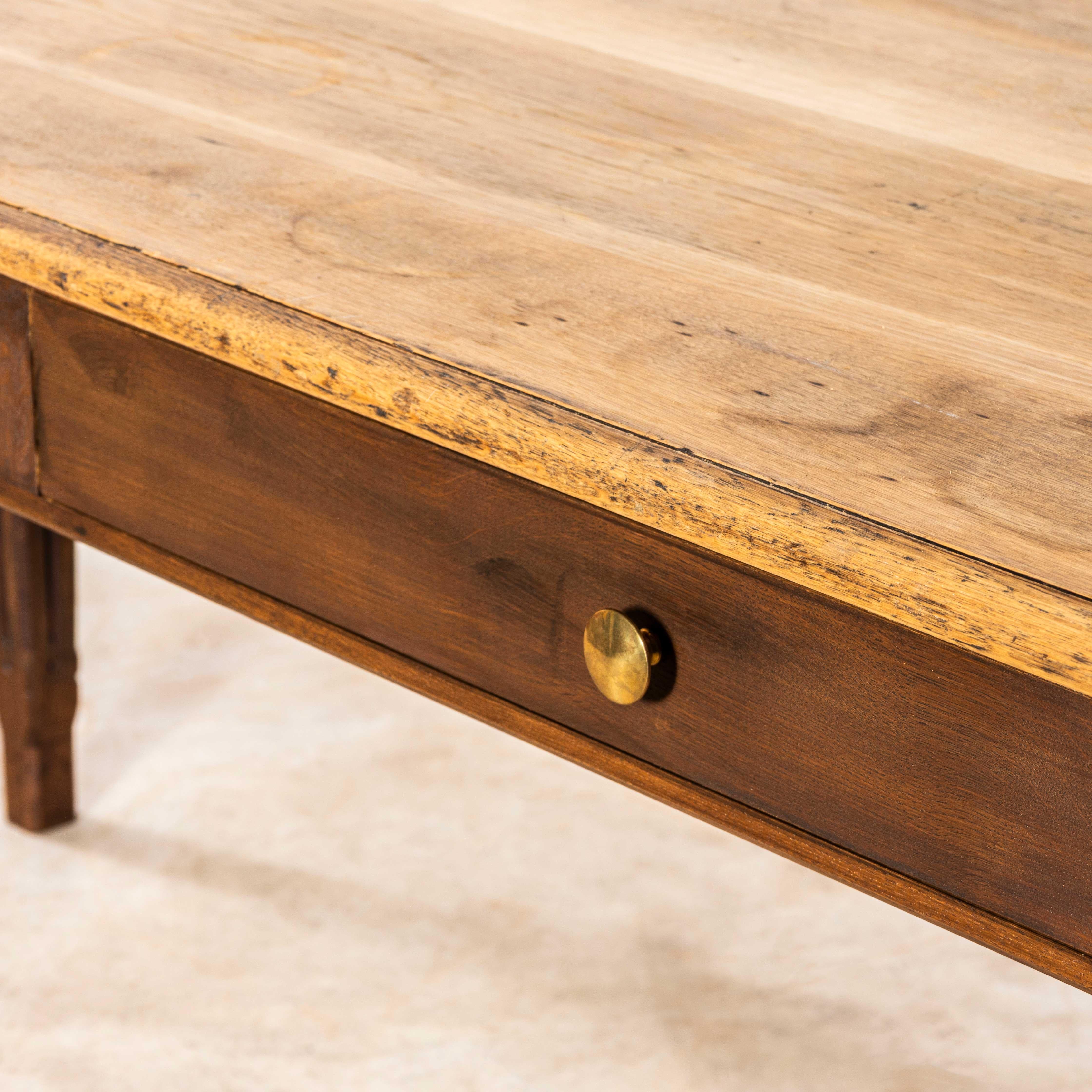 Milieu du XXe siècle Table de salle à manger rectangulaire à deux tiroirs d'origine française des années 1950 en vente