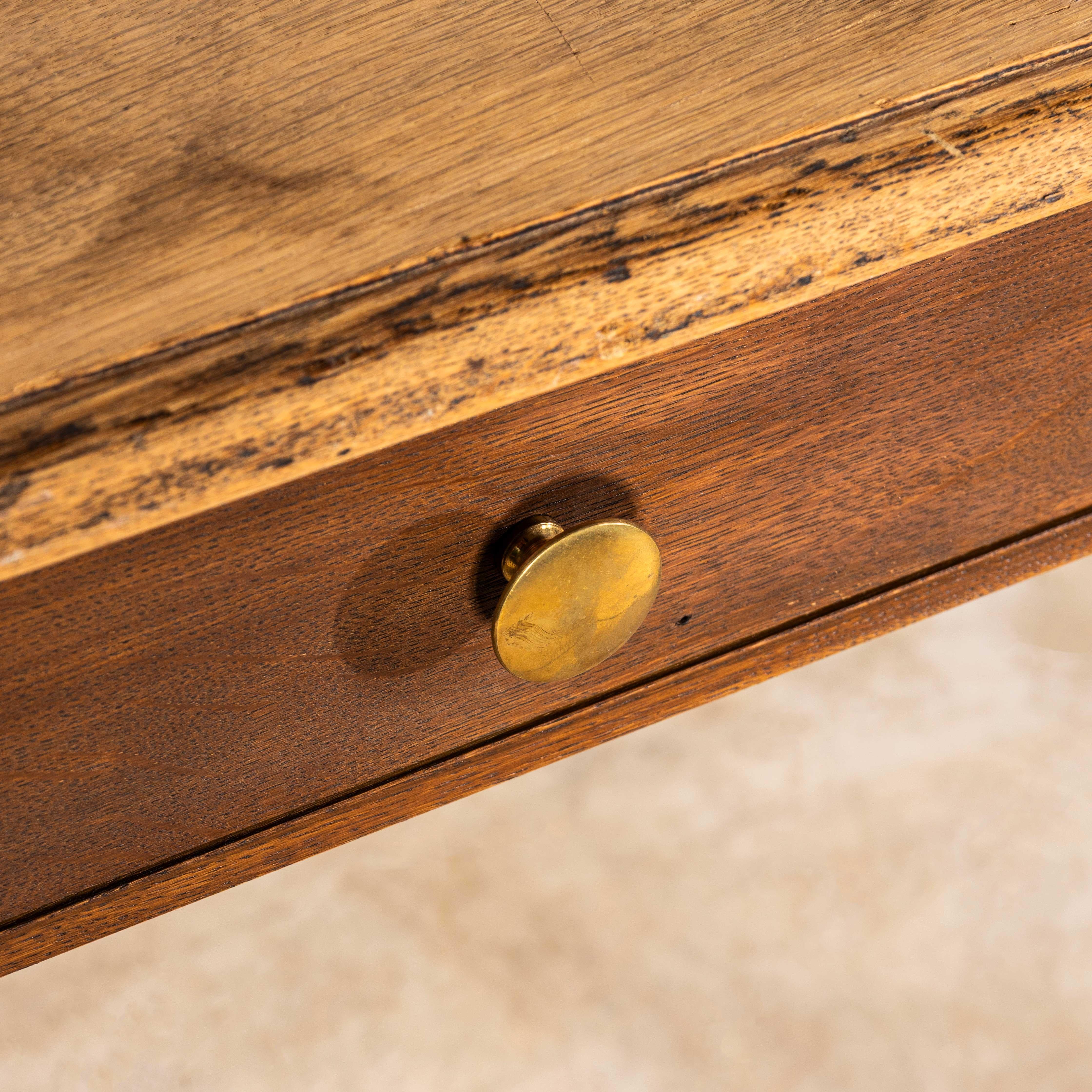 Table de salle à manger rectangulaire à deux tiroirs d'origine française des années 1950 en vente 2