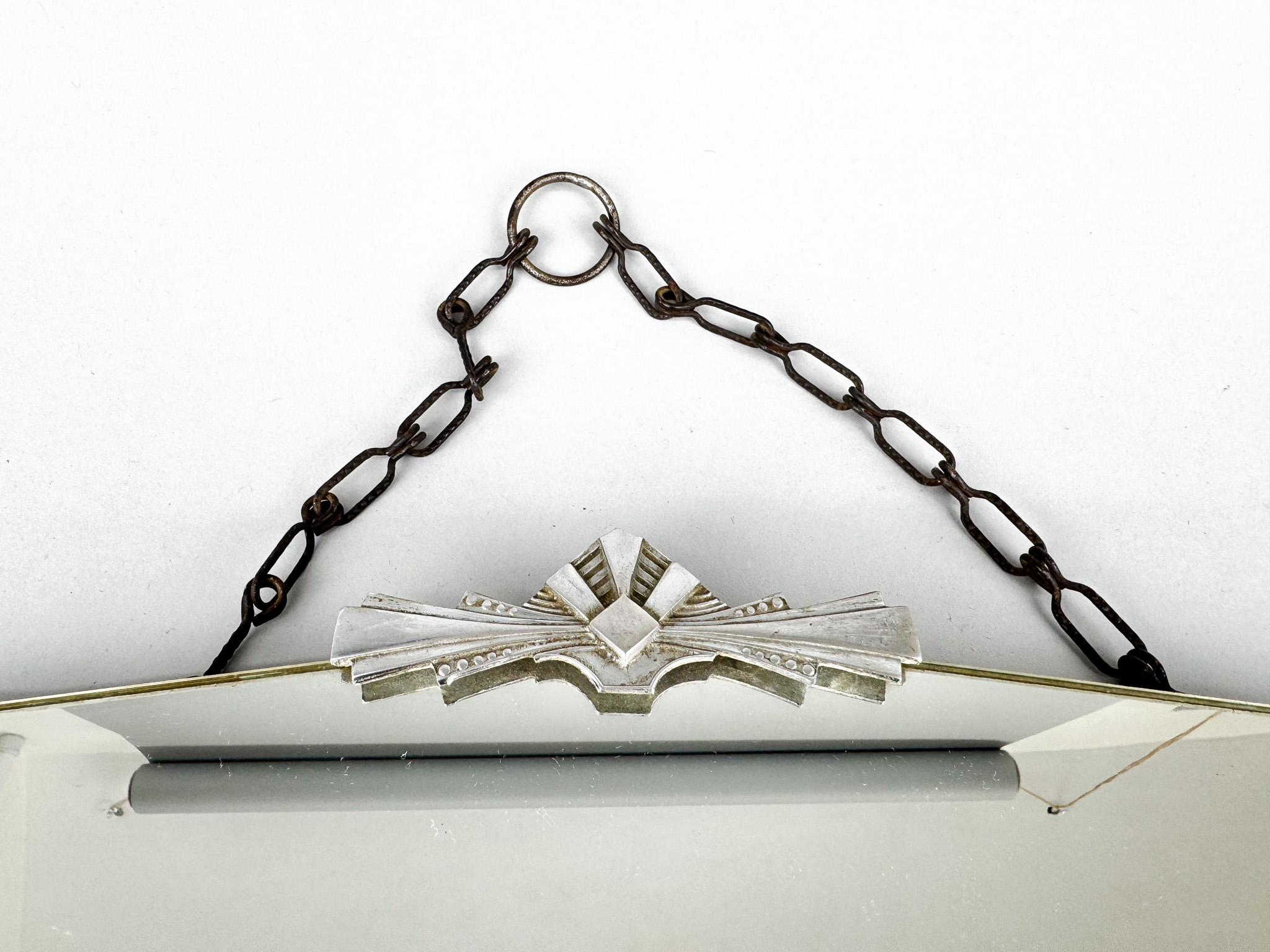 Espejo de pared francés de los años 50 con herrajes cromados Francés en venta