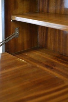 Französischer Wandschrank aus den 1950er Jahren mit Ahorn-Starburst-Furnier