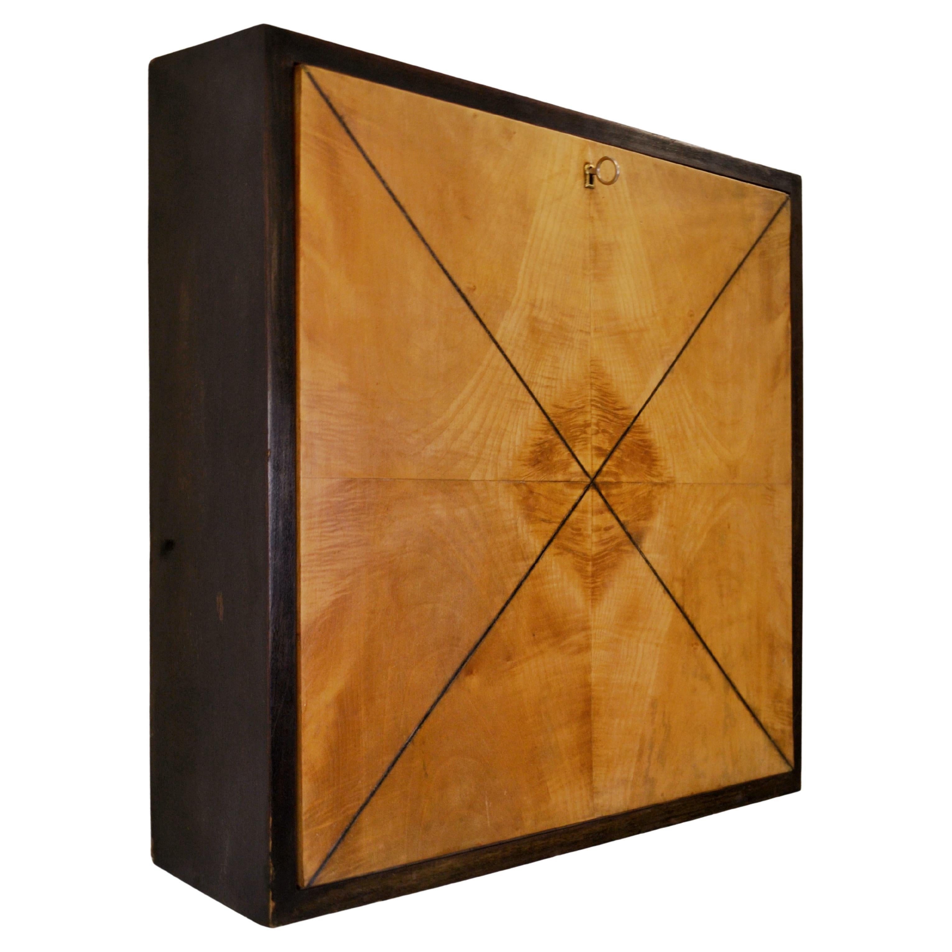 Armoire murale française des années 1950 avec placage d
érable en étoile en vente