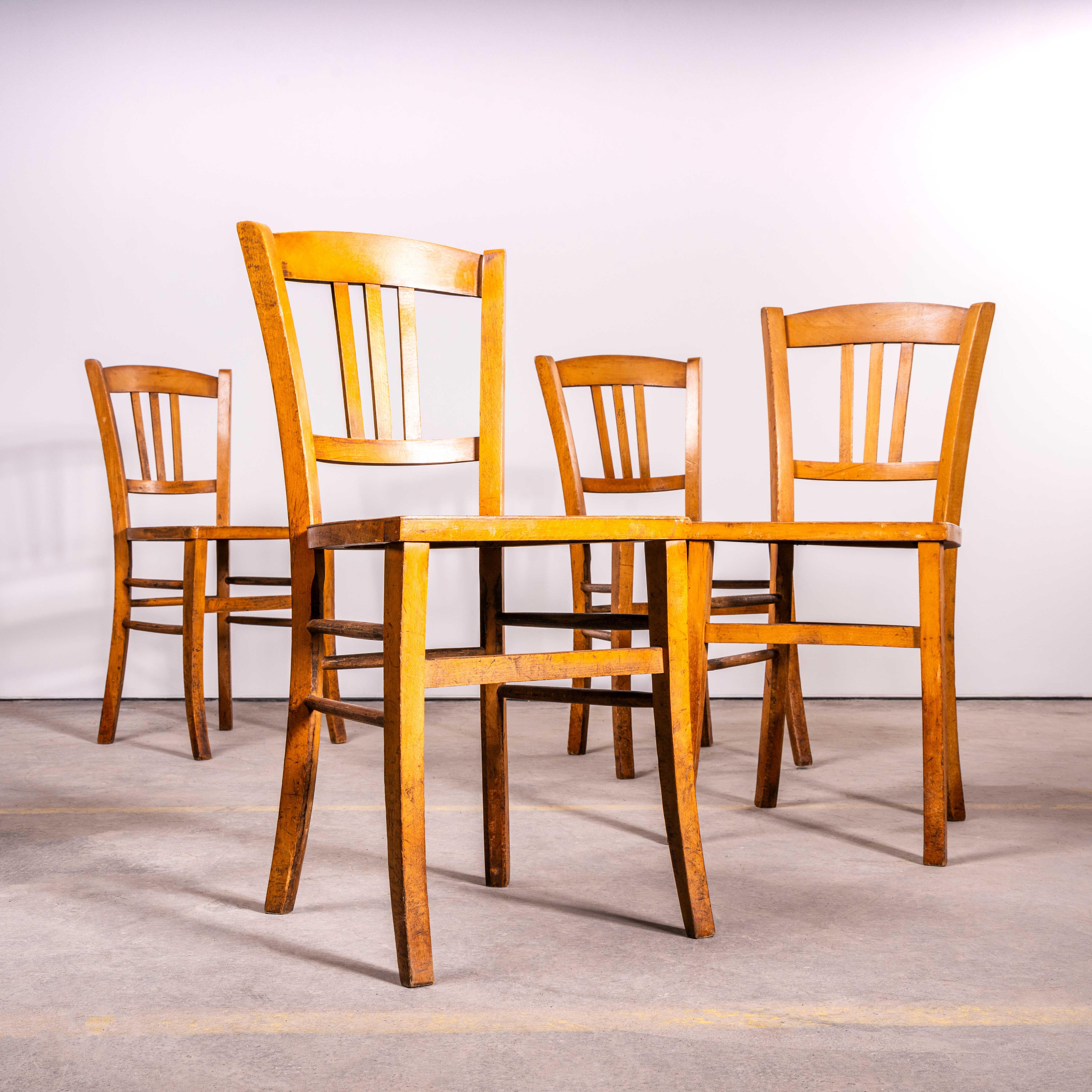 Quercia Sedie da pranzo francesi in Oak Oak degli anni '50 - Buona quantità disponibile in vendita