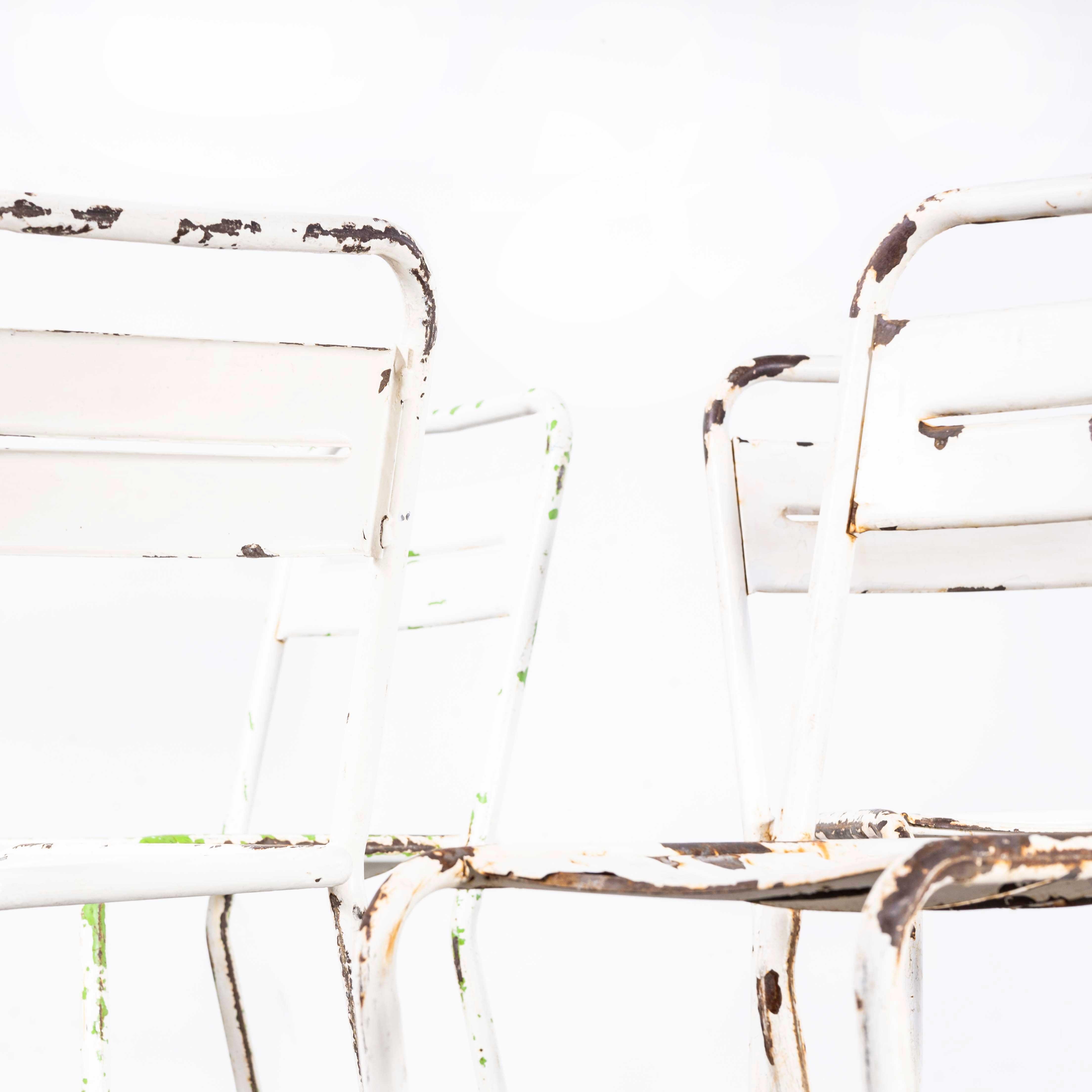 1950's French White Metal Stacking Outdoor Chairs, Satz von sechs im Zustand „Gut“ im Angebot in Hook, Hampshire