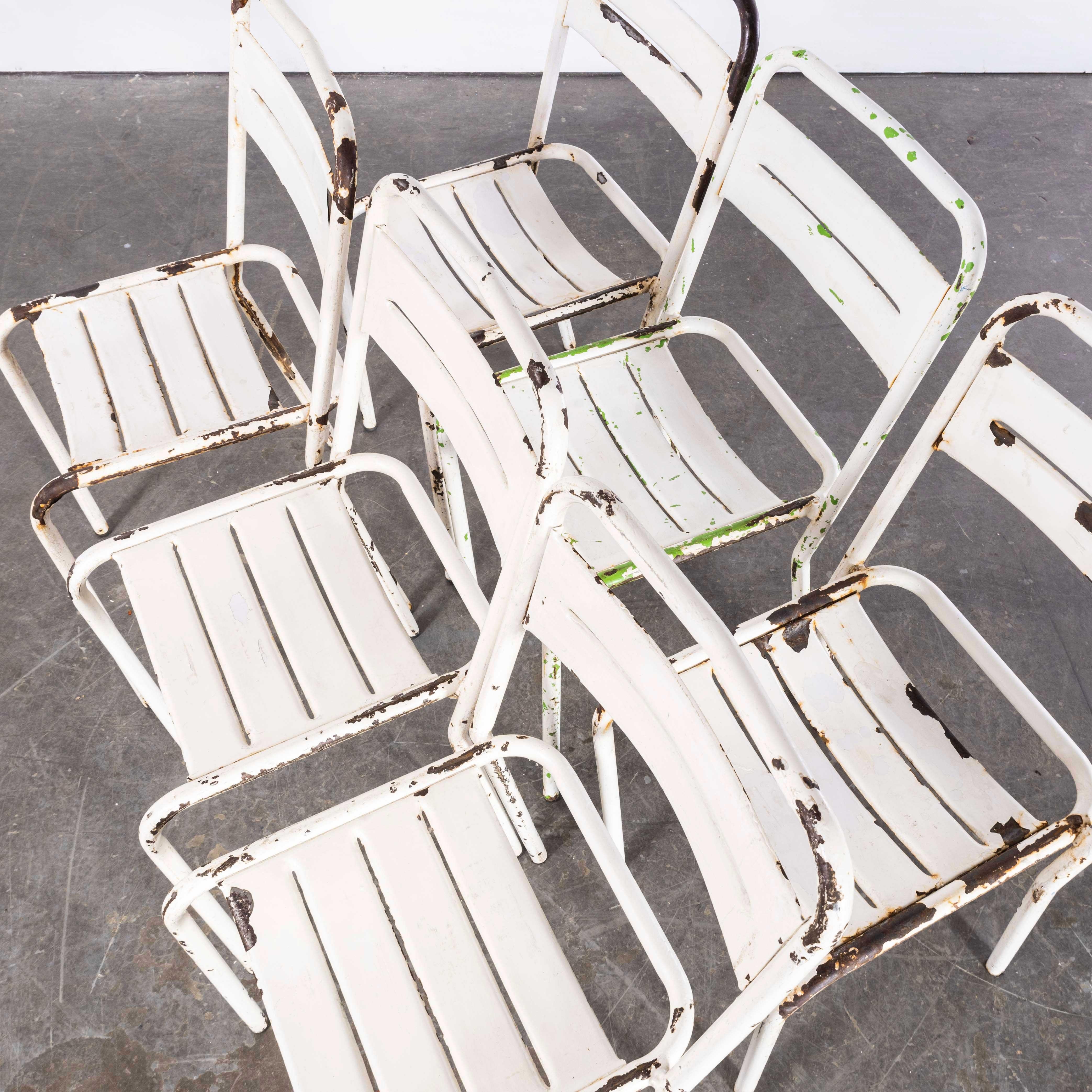 1950's French White Metal Stacking Outdoor Chairs, Satz von sechs (Metall) im Angebot