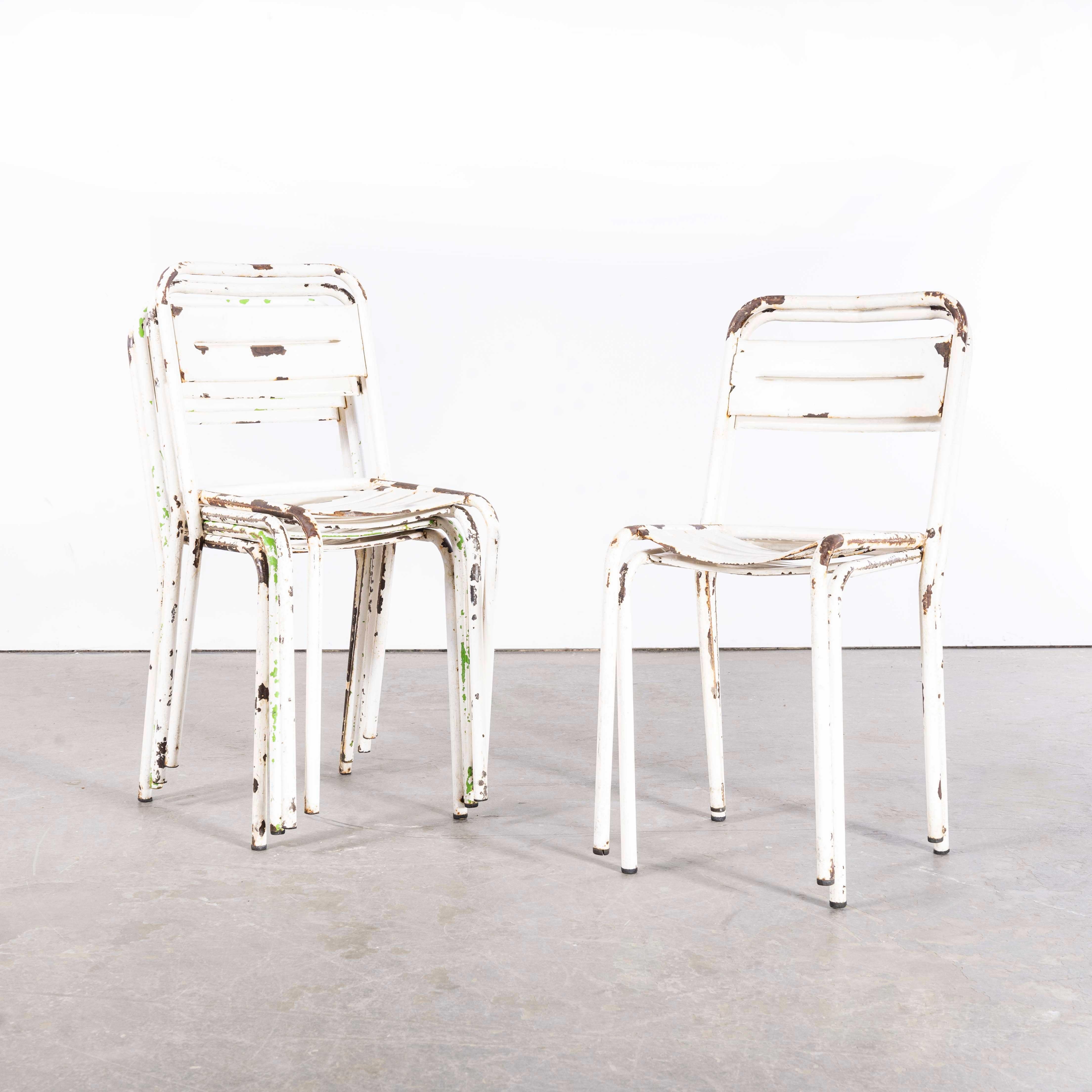 1950's French White Metal Stacking Outdoor Chairs, Satz von sechs im Angebot 3