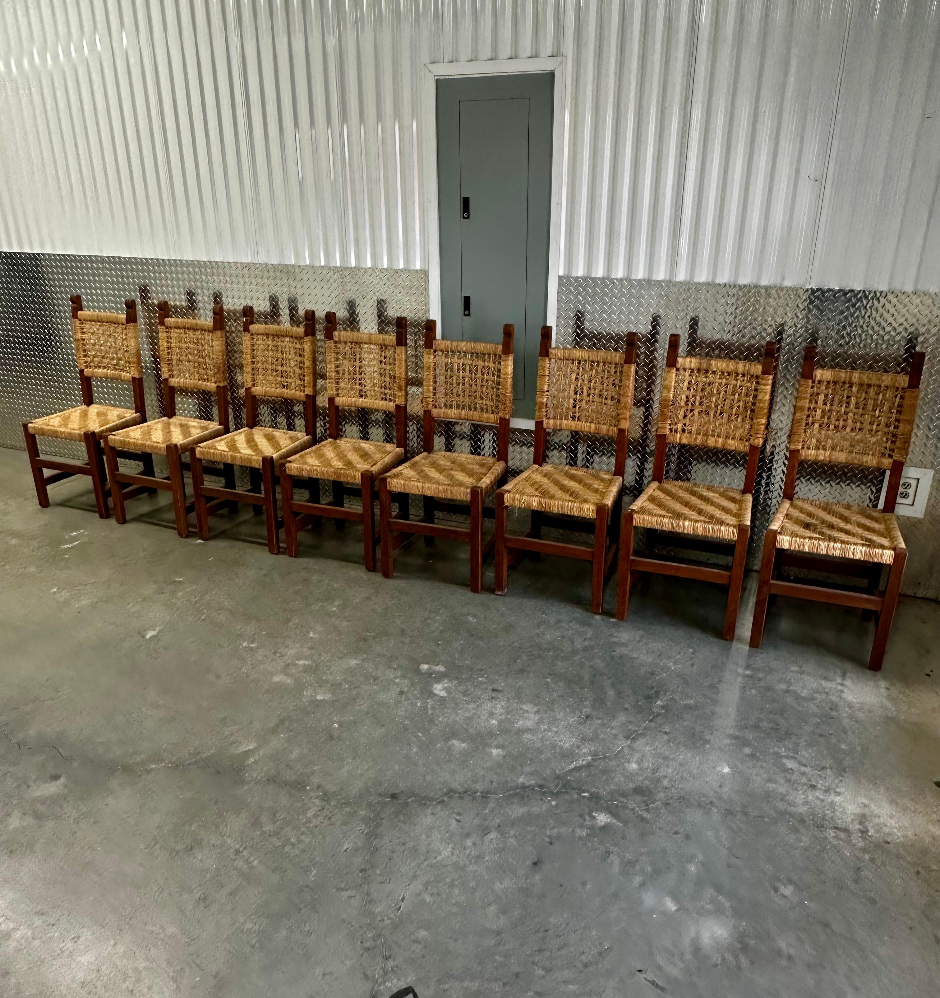 Bohémien Sedie da pranzo francesi degli anni '50 in stile Audoux-Minet, set di 8 sedie in corda intrecciata in vendita