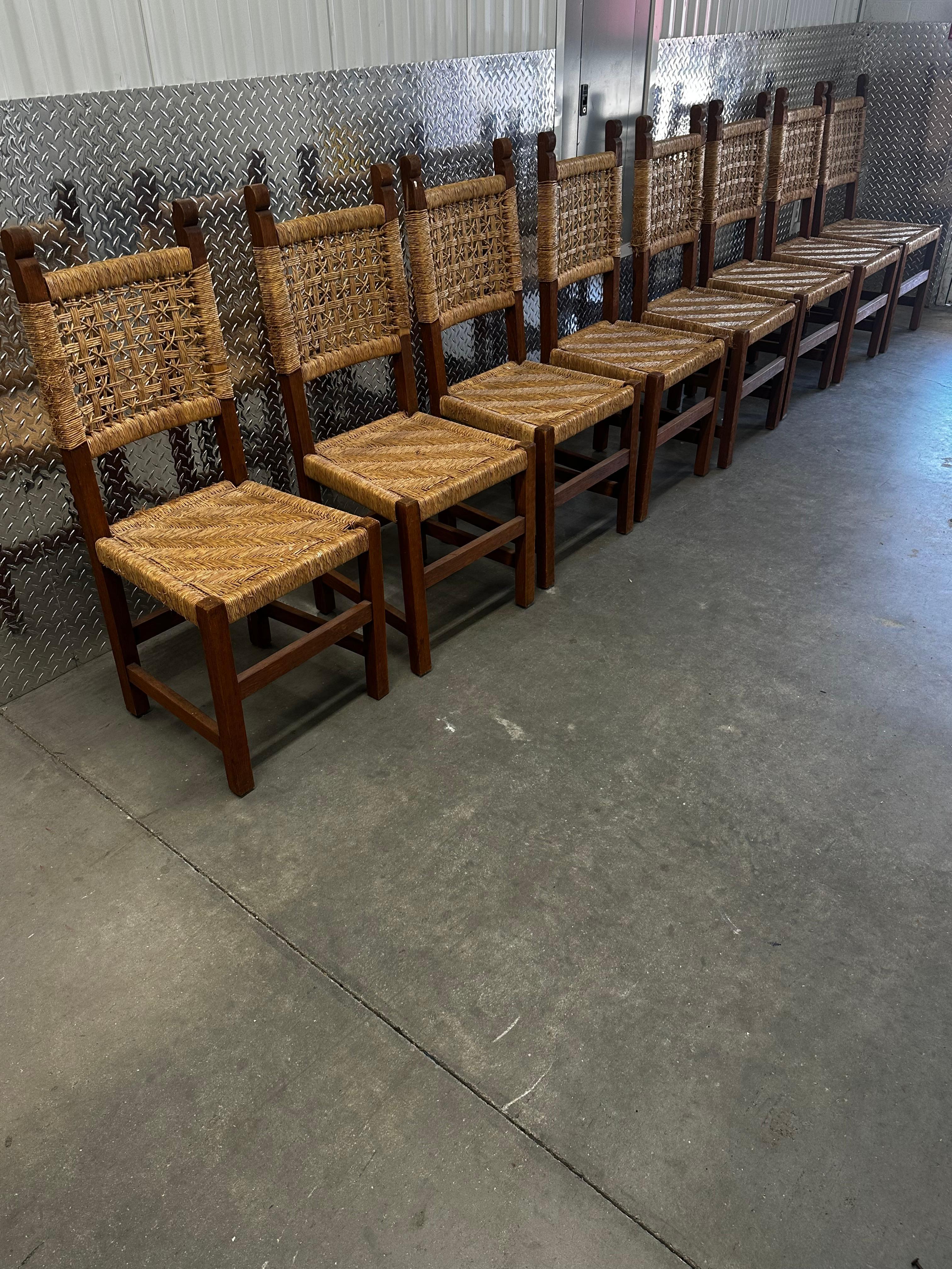 Sedie da pranzo francesi degli anni '50 in stile Audoux-Minet, set di 8 sedie in corda intrecciata In condizioni buone in vendita a Fort Lauderdale, FL