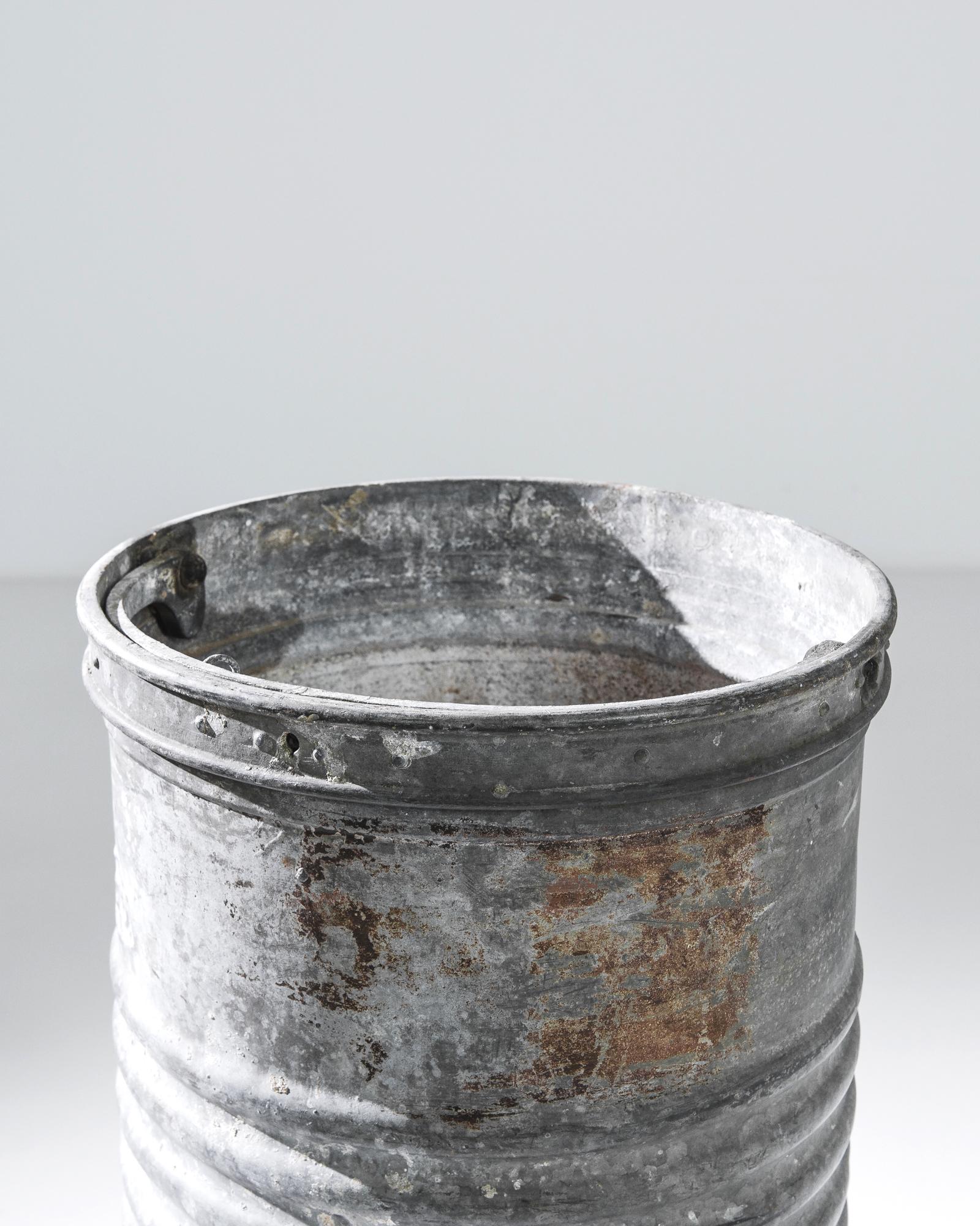 1950s French Zinc Bucket In Good Condition For Sale In High Point, NC