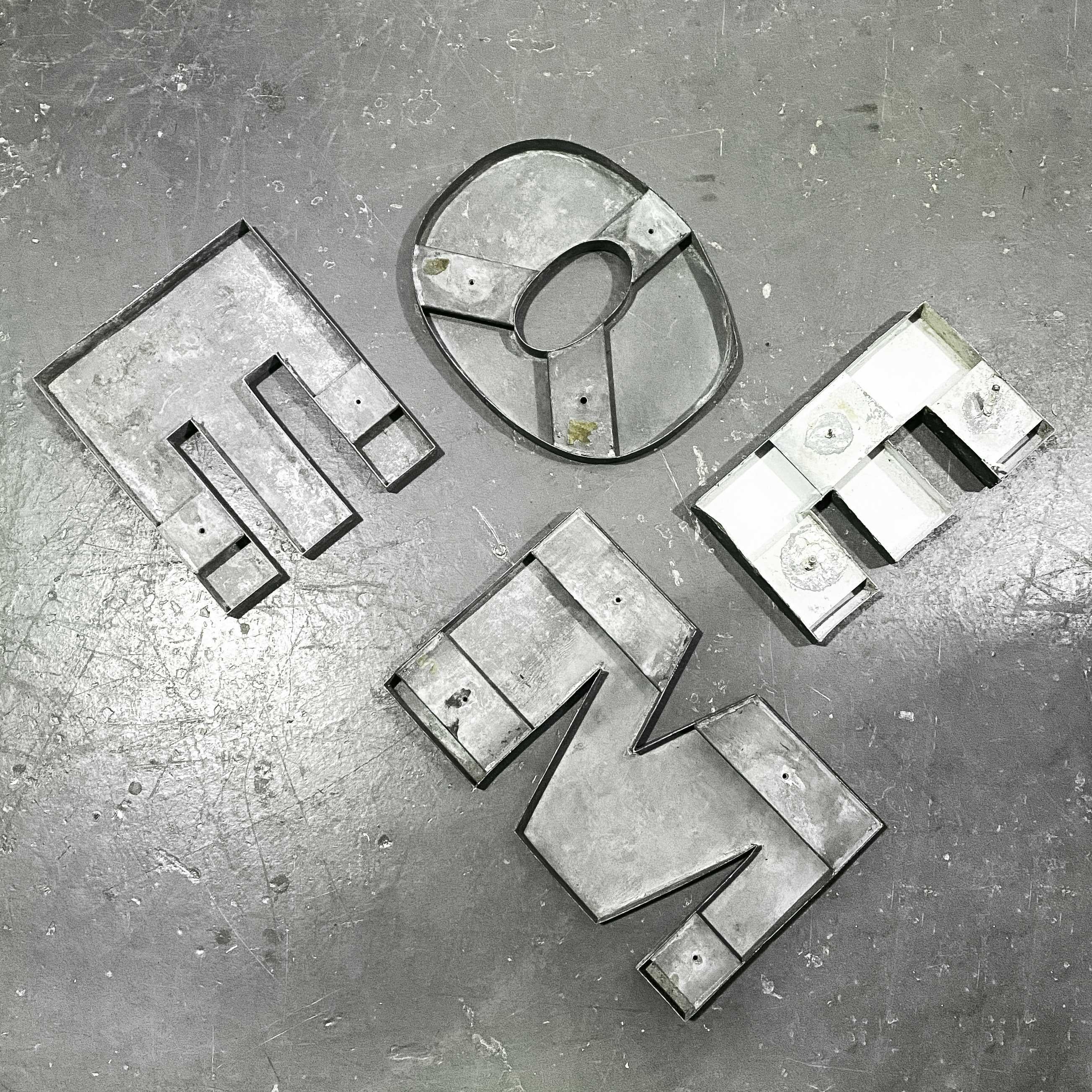 Mid-20th Century 1950s French Zinc Letters, Letter Black E For Sale