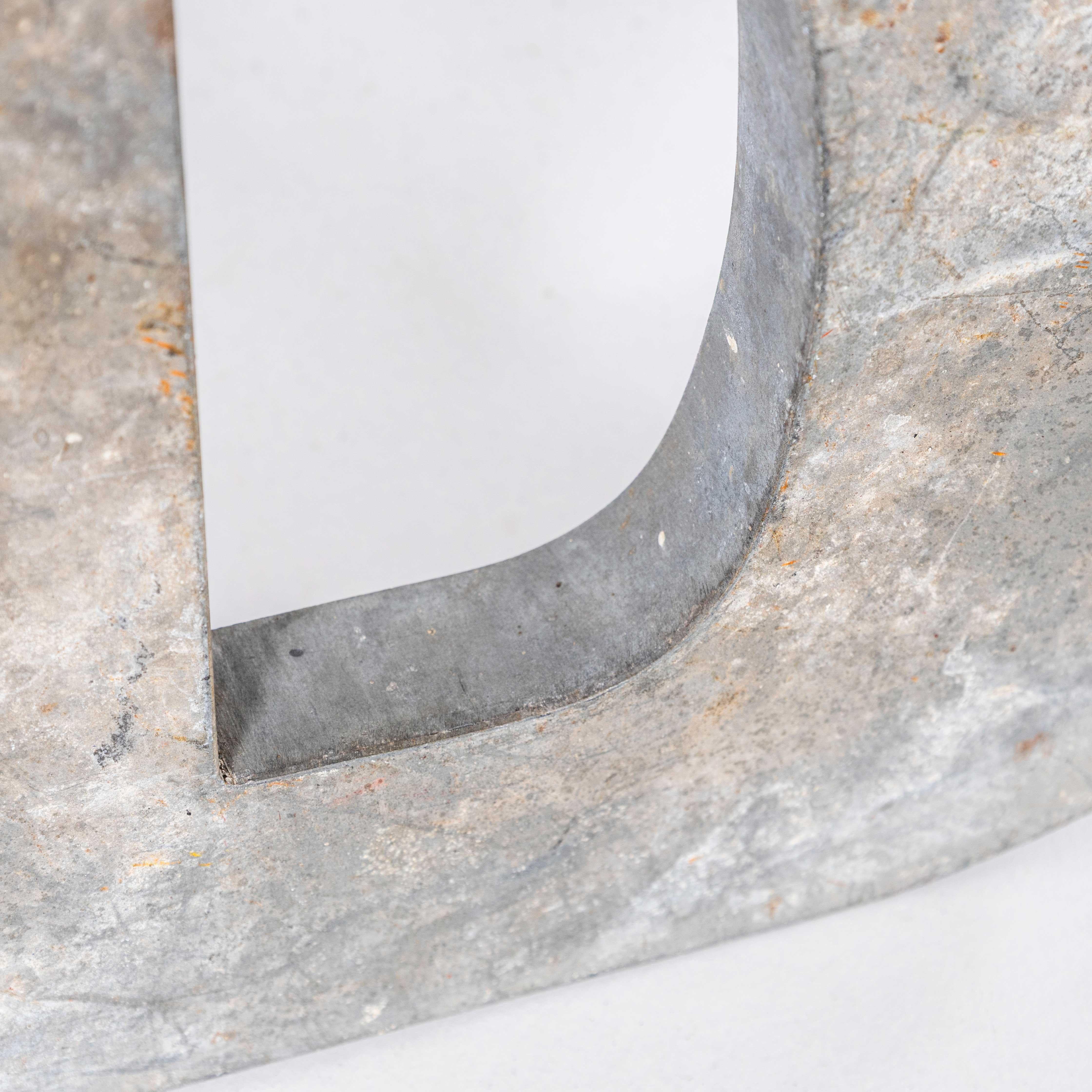 1950's French Zinc Letters - Letter Zinc D In Good Condition For Sale In Hook, Hampshire