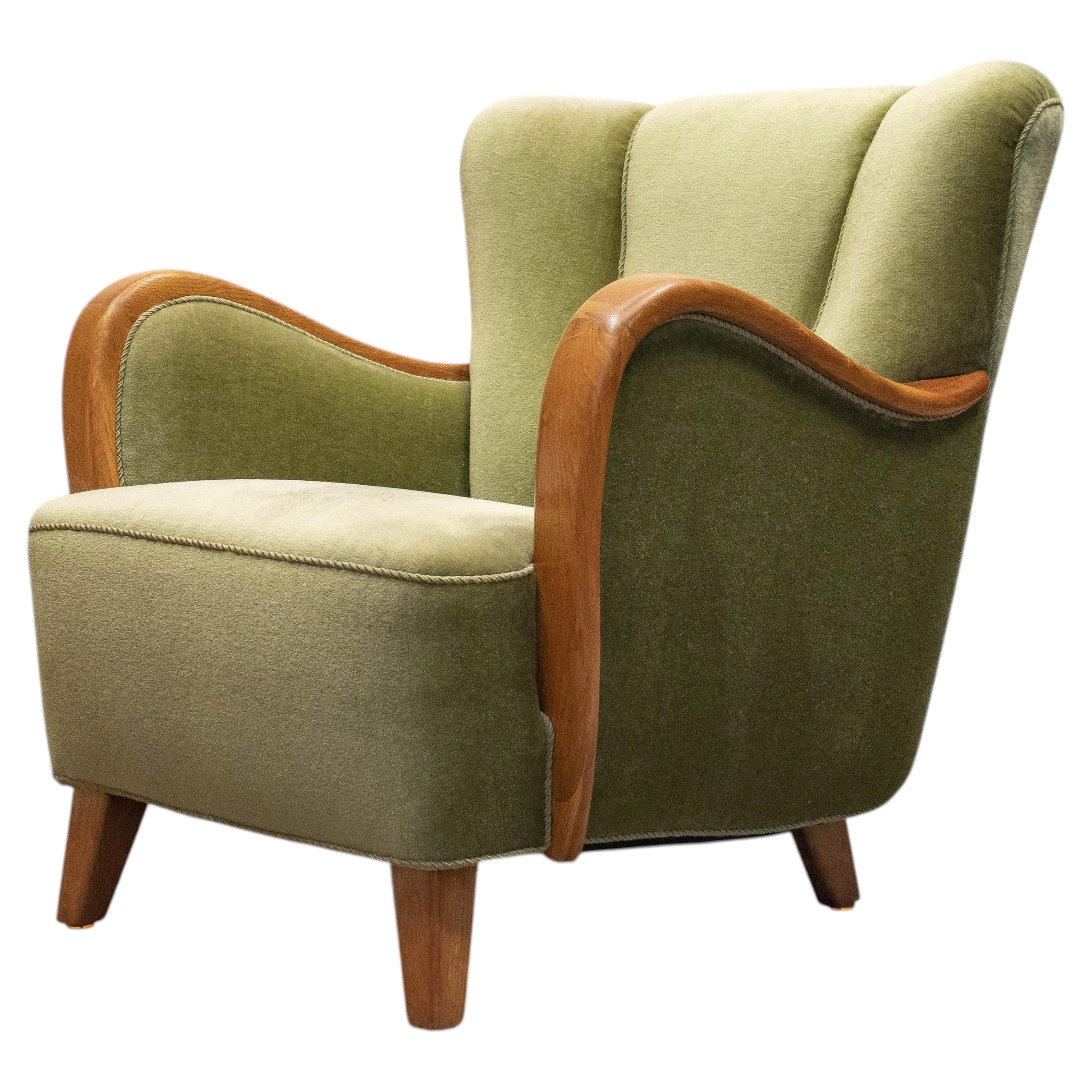 What is the difference between a sofa and a lounger?