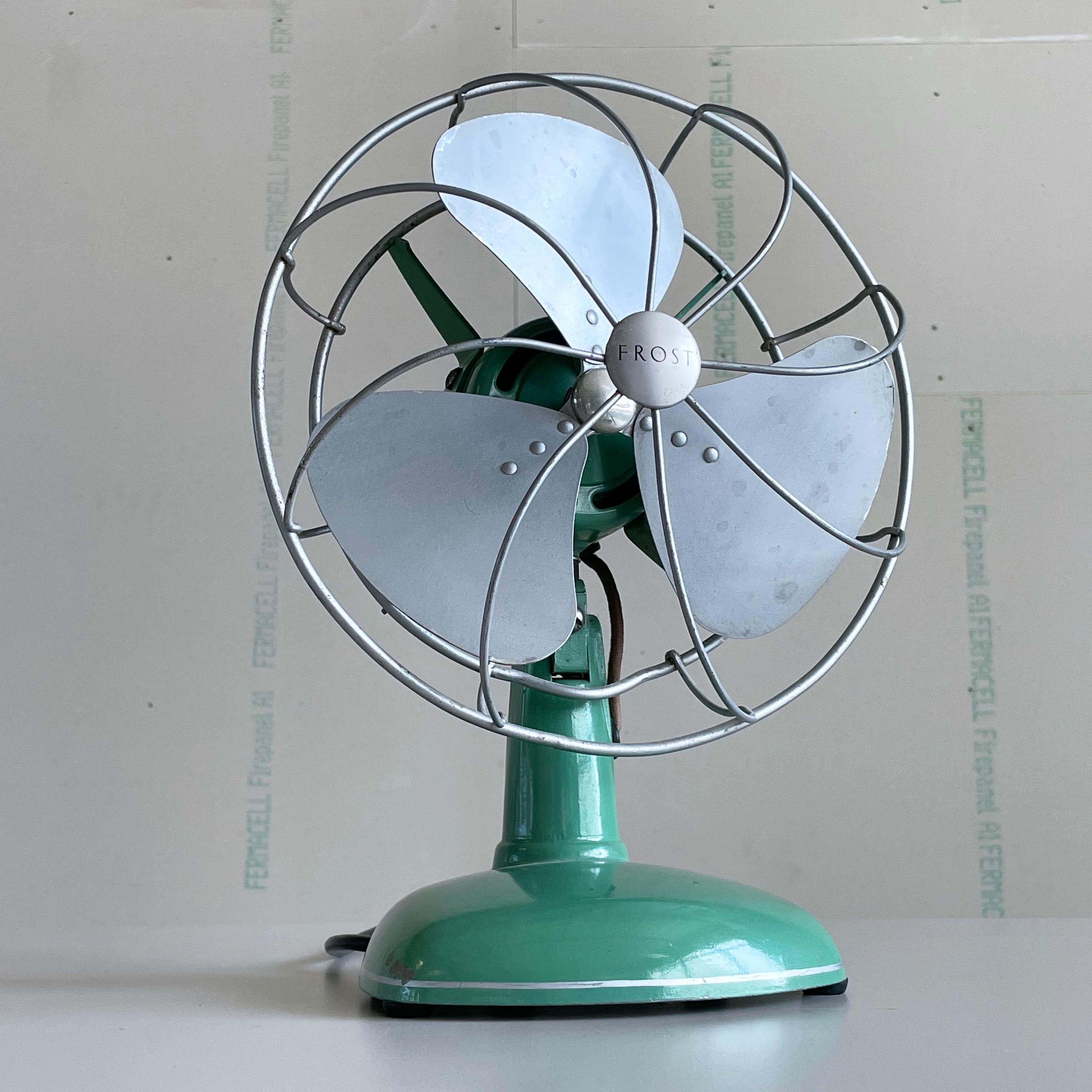 Ventilatore da scrivania oscillante a tre pale FROST degli anni '50 in vendita 2