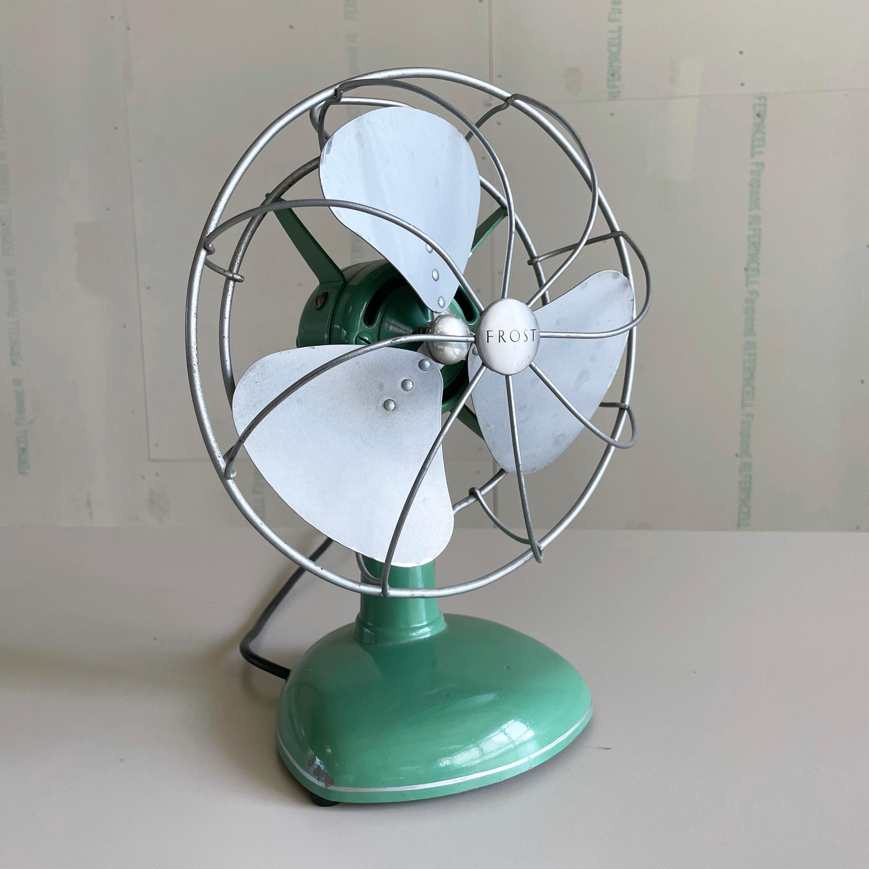 1950’s FROST triple blade oscillating desk fan / ventilator In Good Condition For Sale In Bern, CH