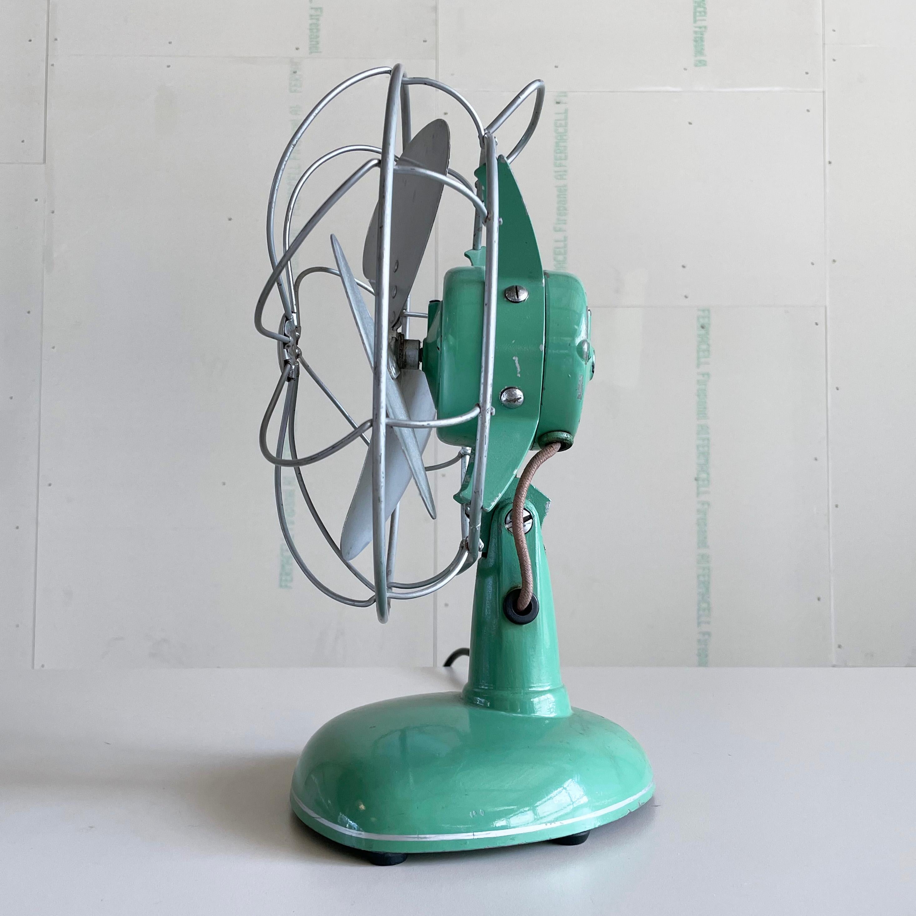Metal 1950’s FROST triple blade oscillating desk fan / ventilator For Sale