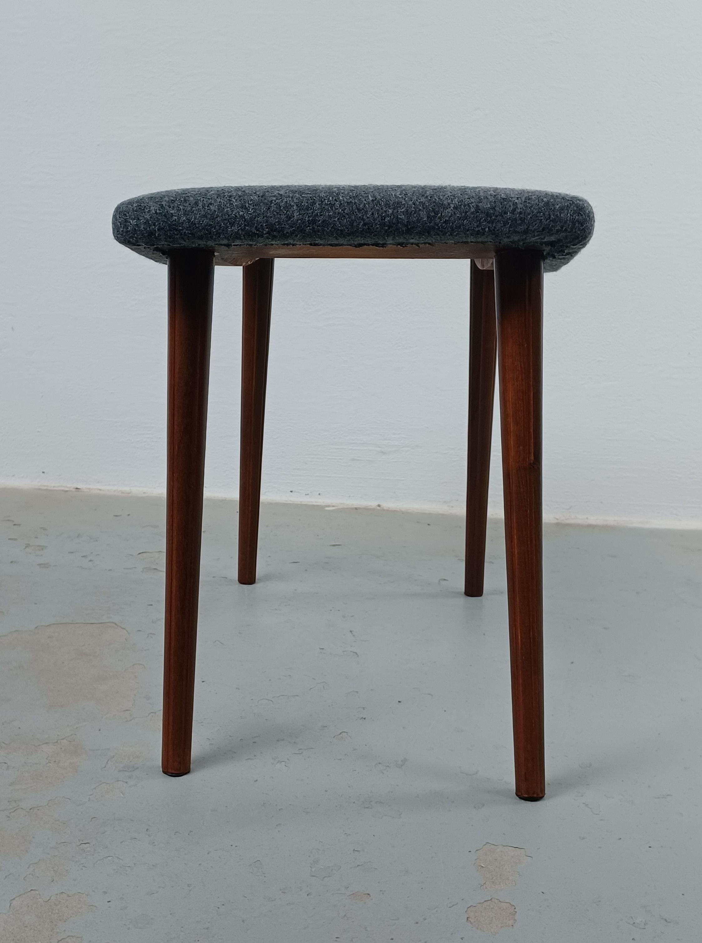 1950s Fully Restored Danish Stool In Good Condition For Sale In Knebel, DK