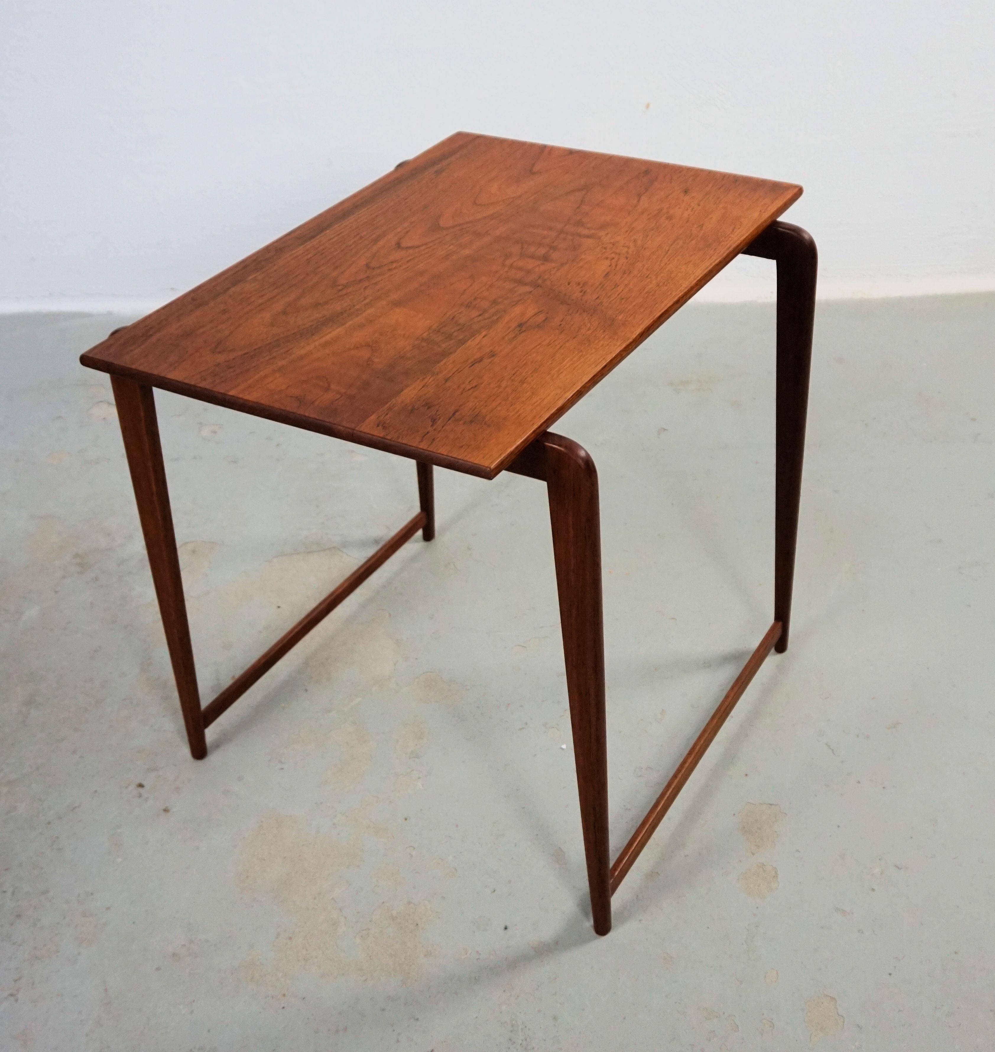 1950s Fully Restored Danish Small Side Table in Teak In Good Condition For Sale In Knebel, DK