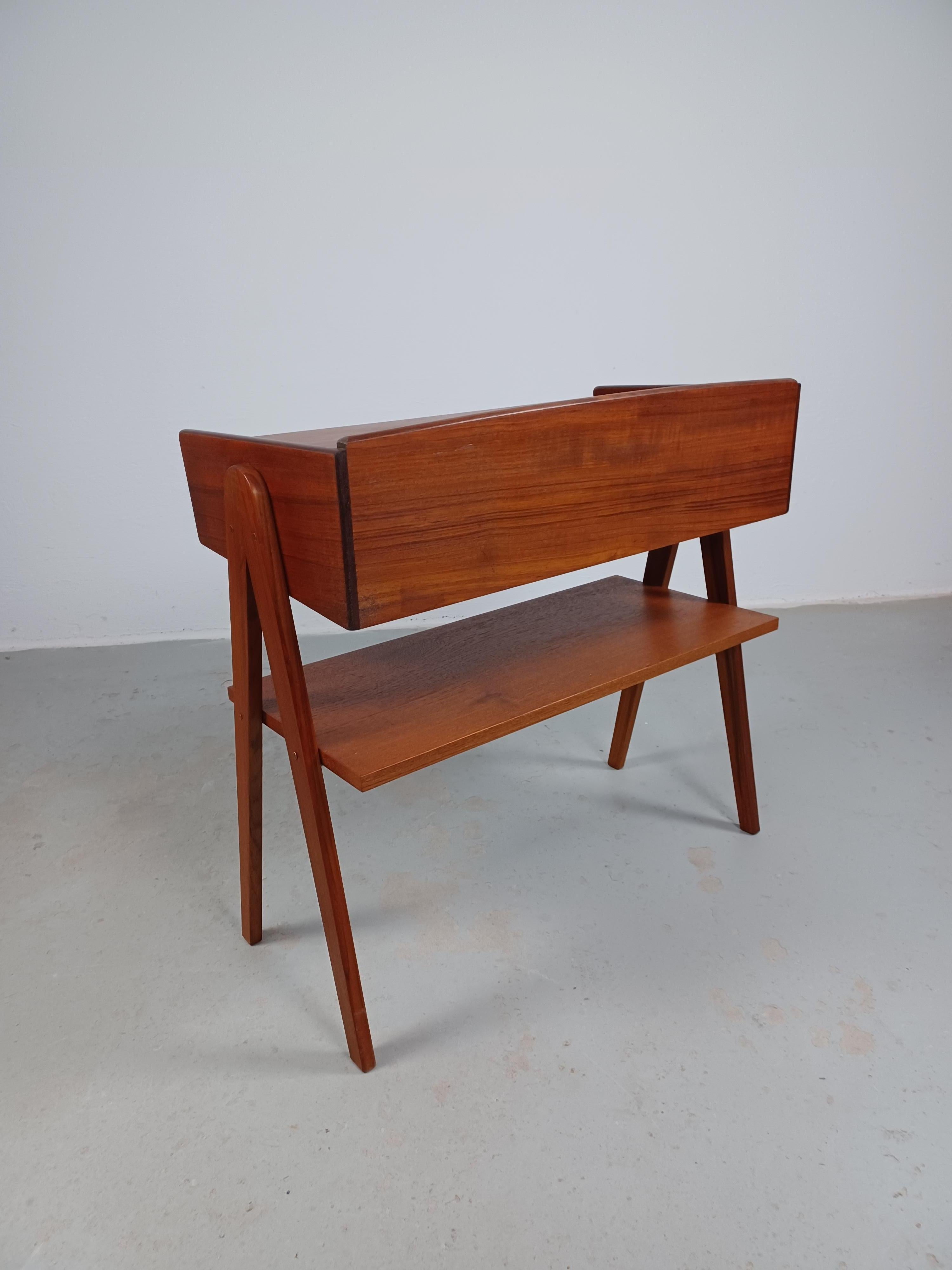 1950s Fully Restored Danish Søren Rasmussen Entry Table in Teak For Sale 5
