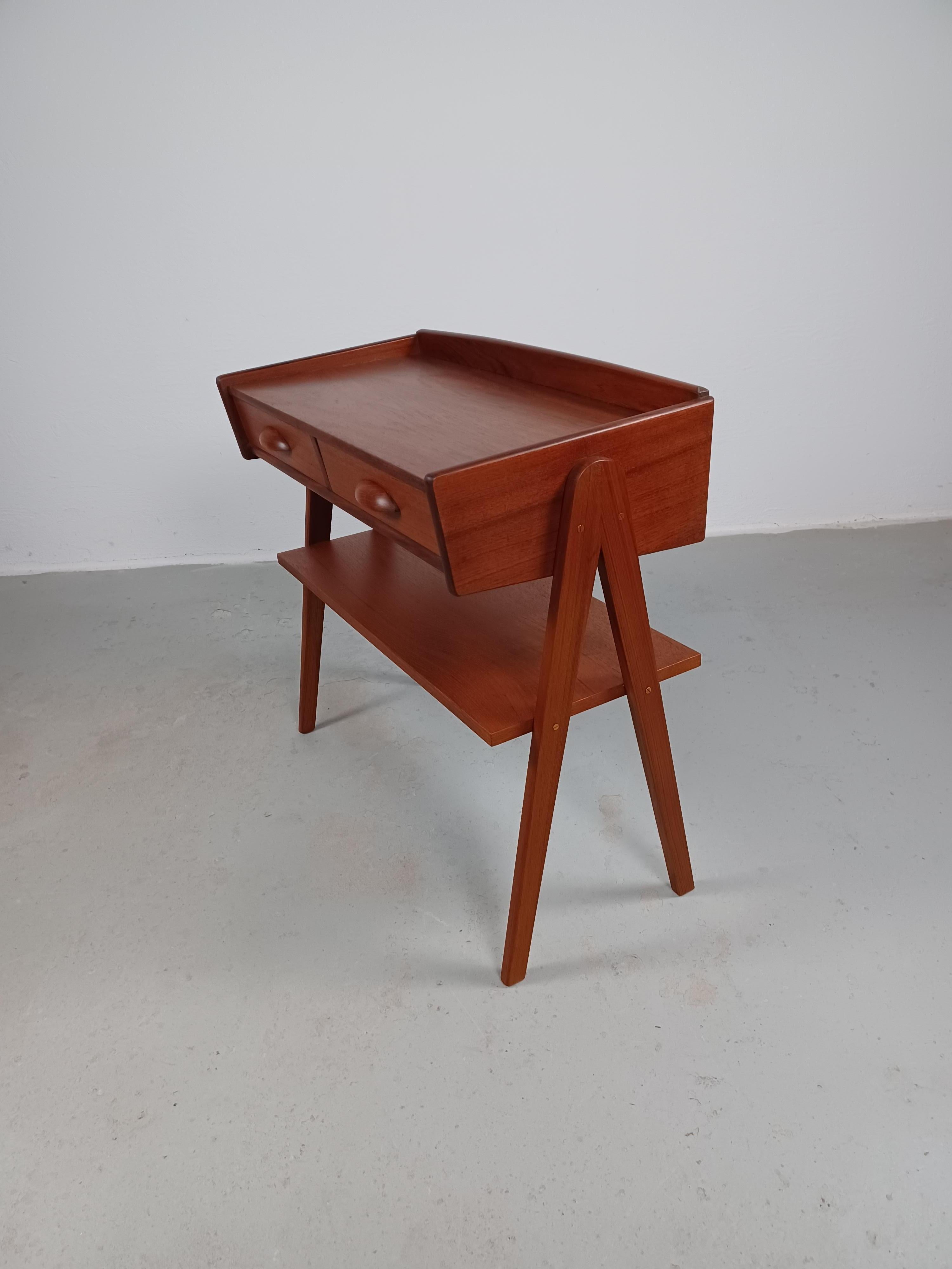1950s Fully Restored Danish Søren Rasmussen Entry Table in Teak For Sale 7