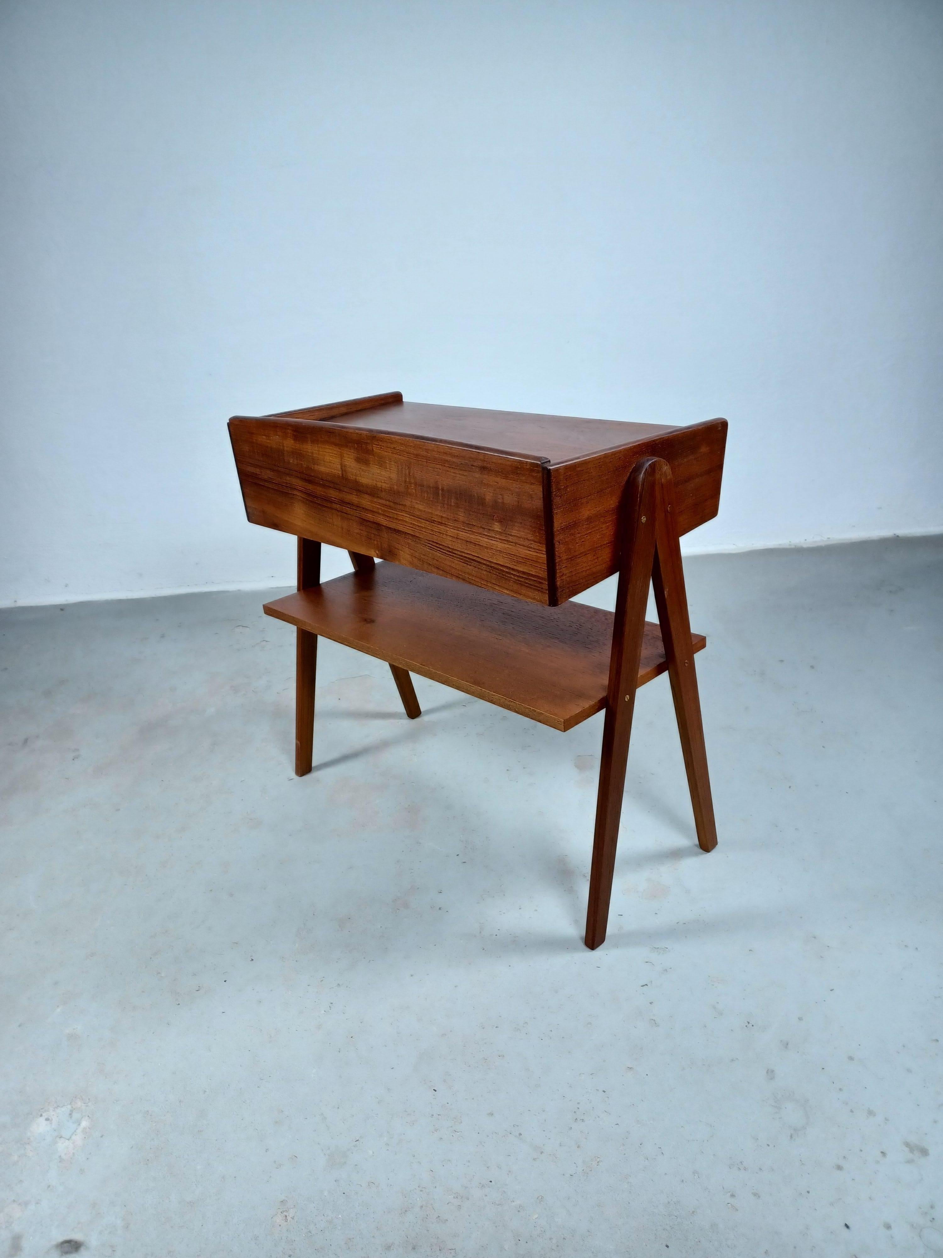 1950s Fully Restored Danish Søren Rasmussen Entry Table in Teak For Sale 2